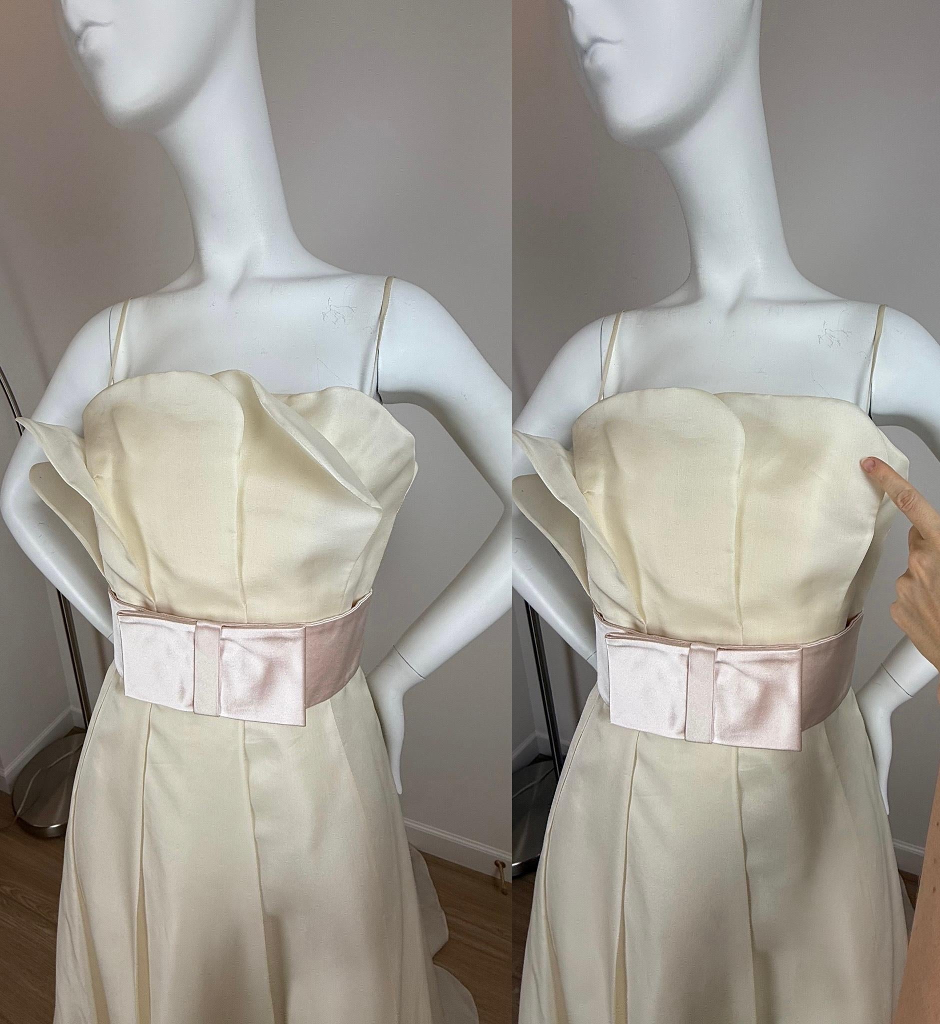 Blumarine Sposa
Vintage Wedding Dress
Vanilla Cream with Baby Pink belt
100% Silk
IT44
Has tags
Good Condition, can be brought back to Excellent Condition
Here are the flaws: has an odor that will come out via dry cleaning b/c it's not terrible but