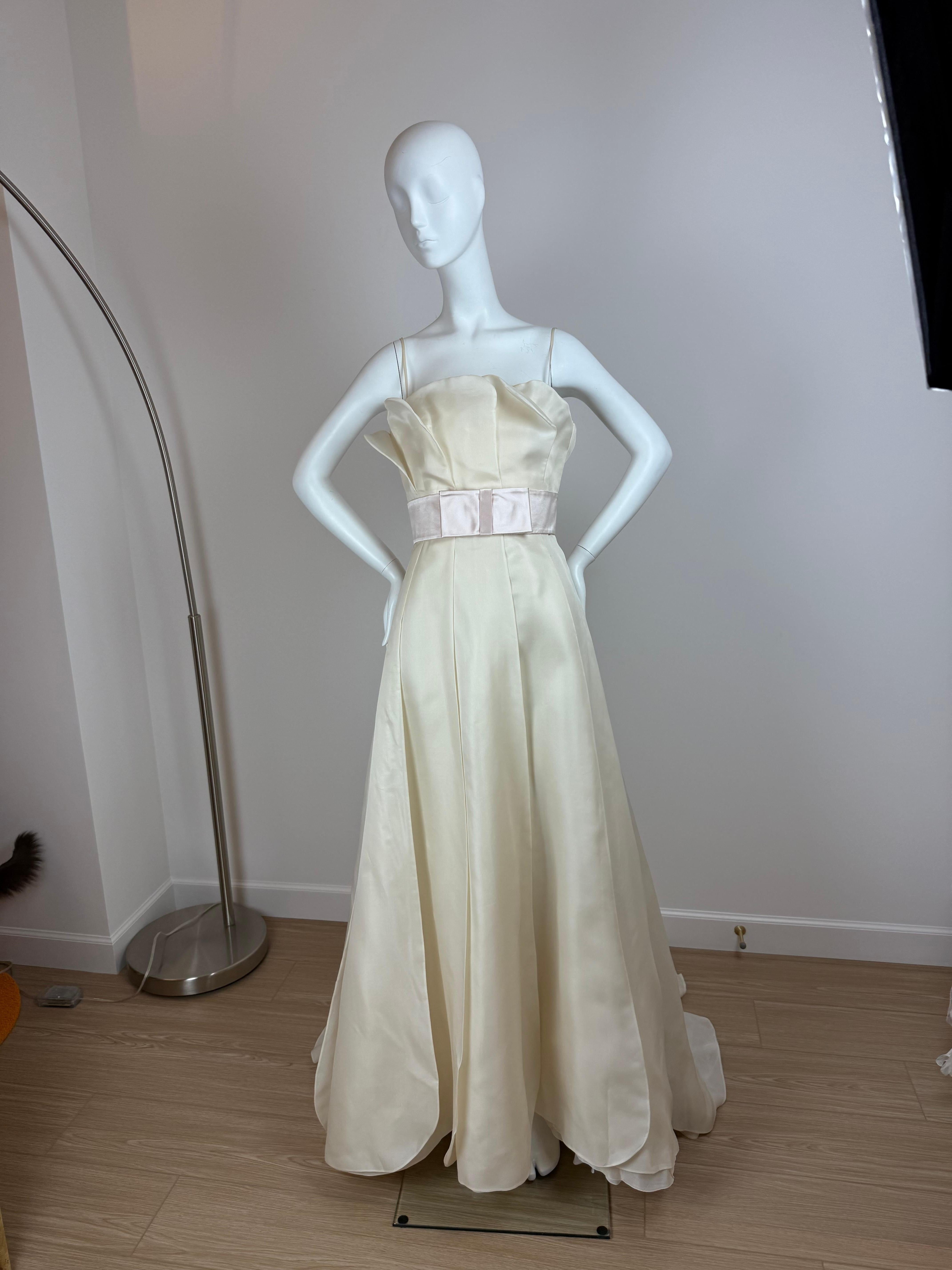 BLUMARINE SPOSA Vintage Vanilla Cream Silk Petal Bridal Gown Pink Belt Ballgown 3