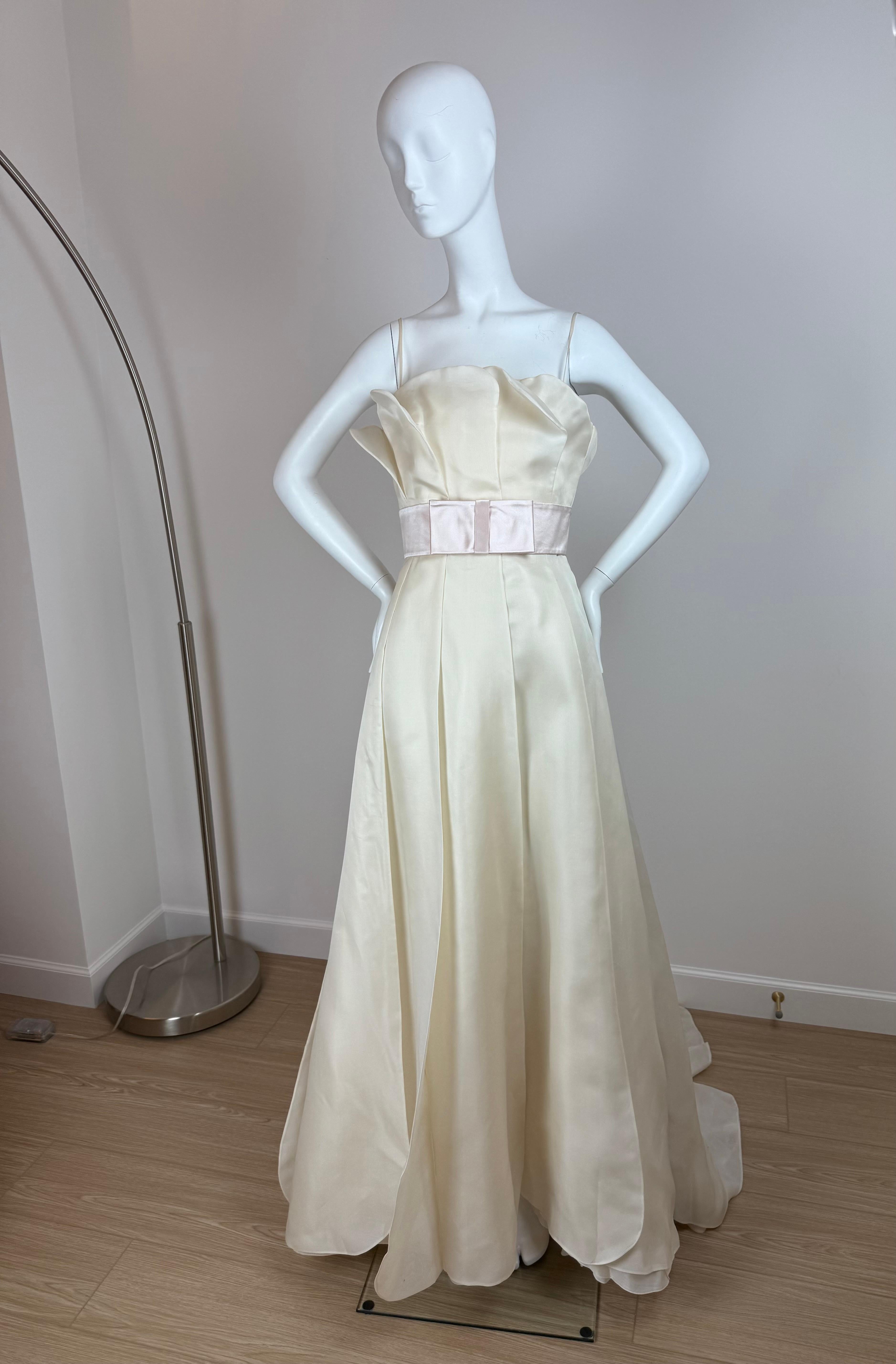BLUMARINE SPOSA Vintage Vanilla Cream Silk Petal Bridal Gown Pink Belt Ballgown 4