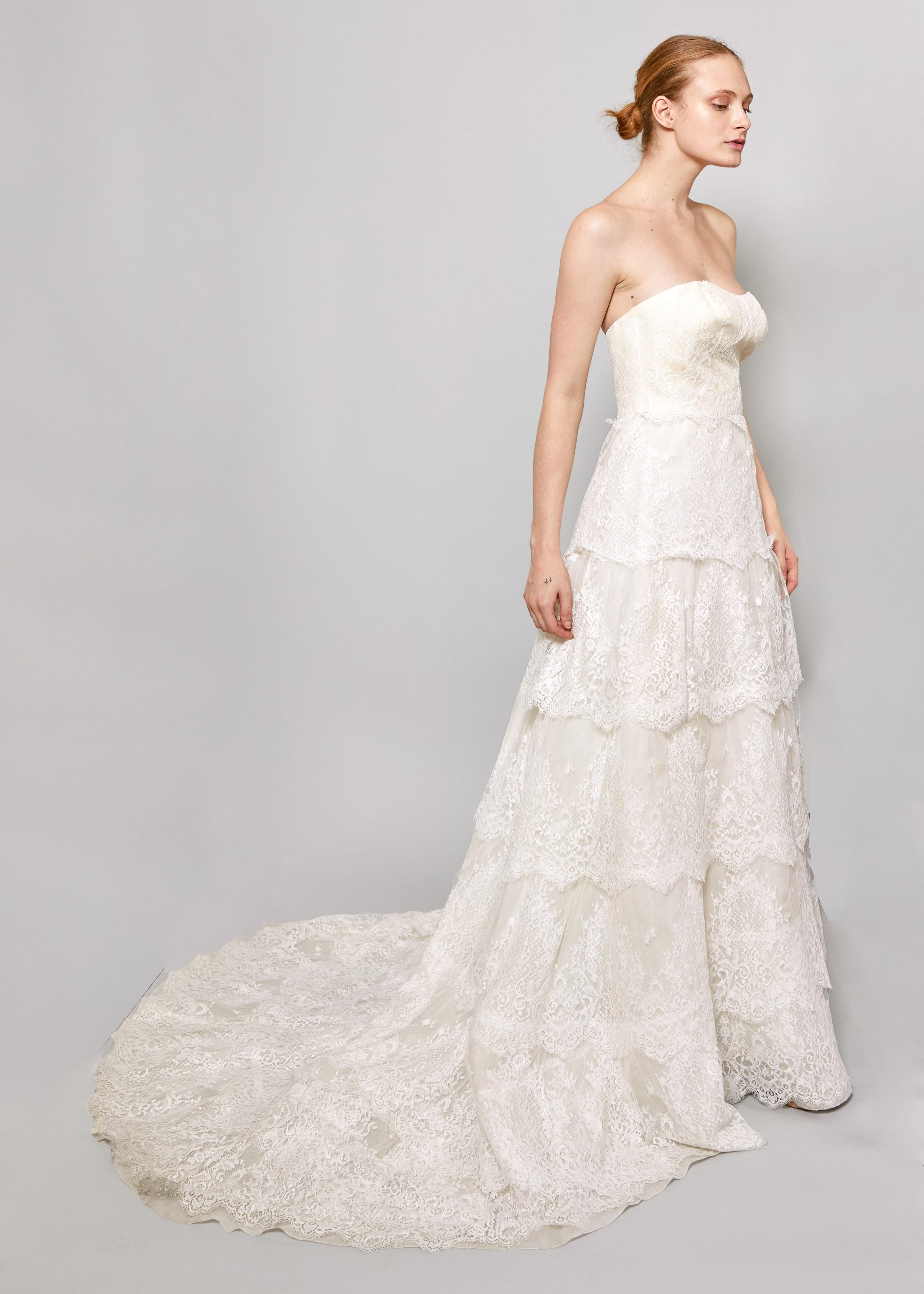 Blumarine Sposa White Lace Ruffled Gown In Excellent Condition For Sale In Los Angeles, CA