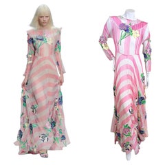 Blumarine Primavera 2016, Look 21 della sfilata: abito lungo in seta rosa ricamato a mano, mai indossato