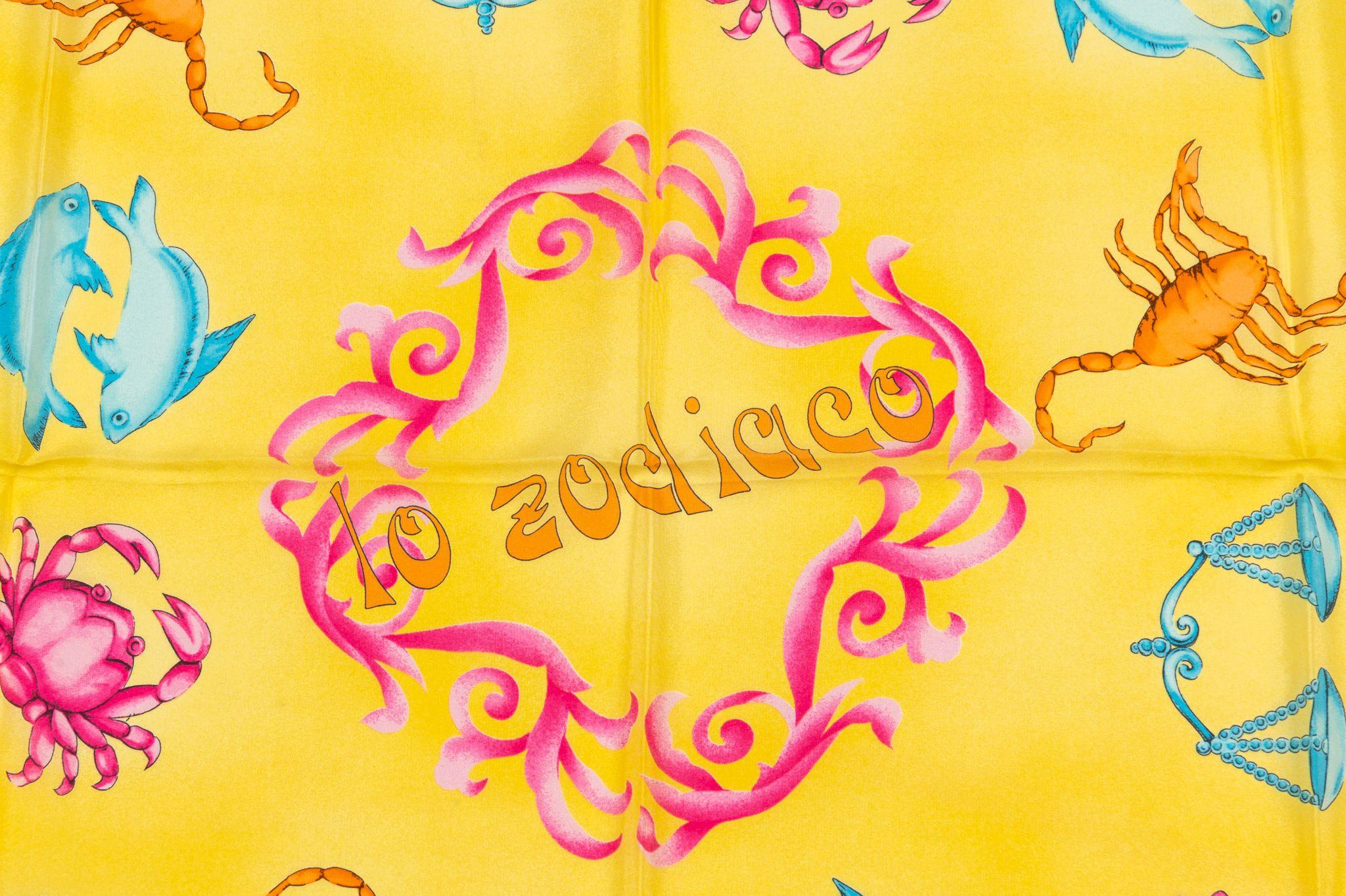Blumarine Vintage Zodiac Silk Scarf (écharpe en soie) Excellent état - En vente à West Hollywood, CA