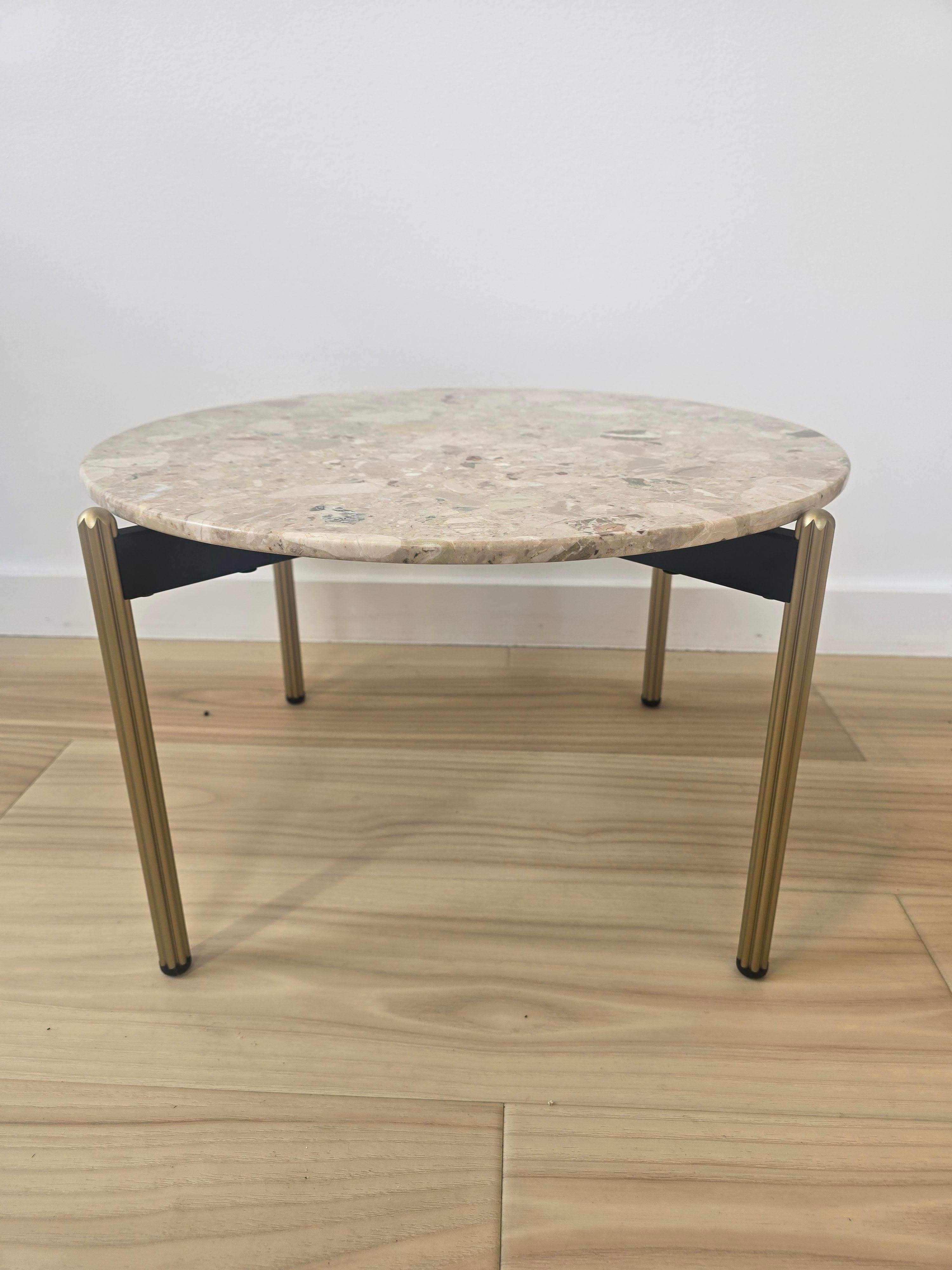 Moderne Table basse Blume avec plateau en marbre composite  *Echantillon de la salle d'exposition en vente
