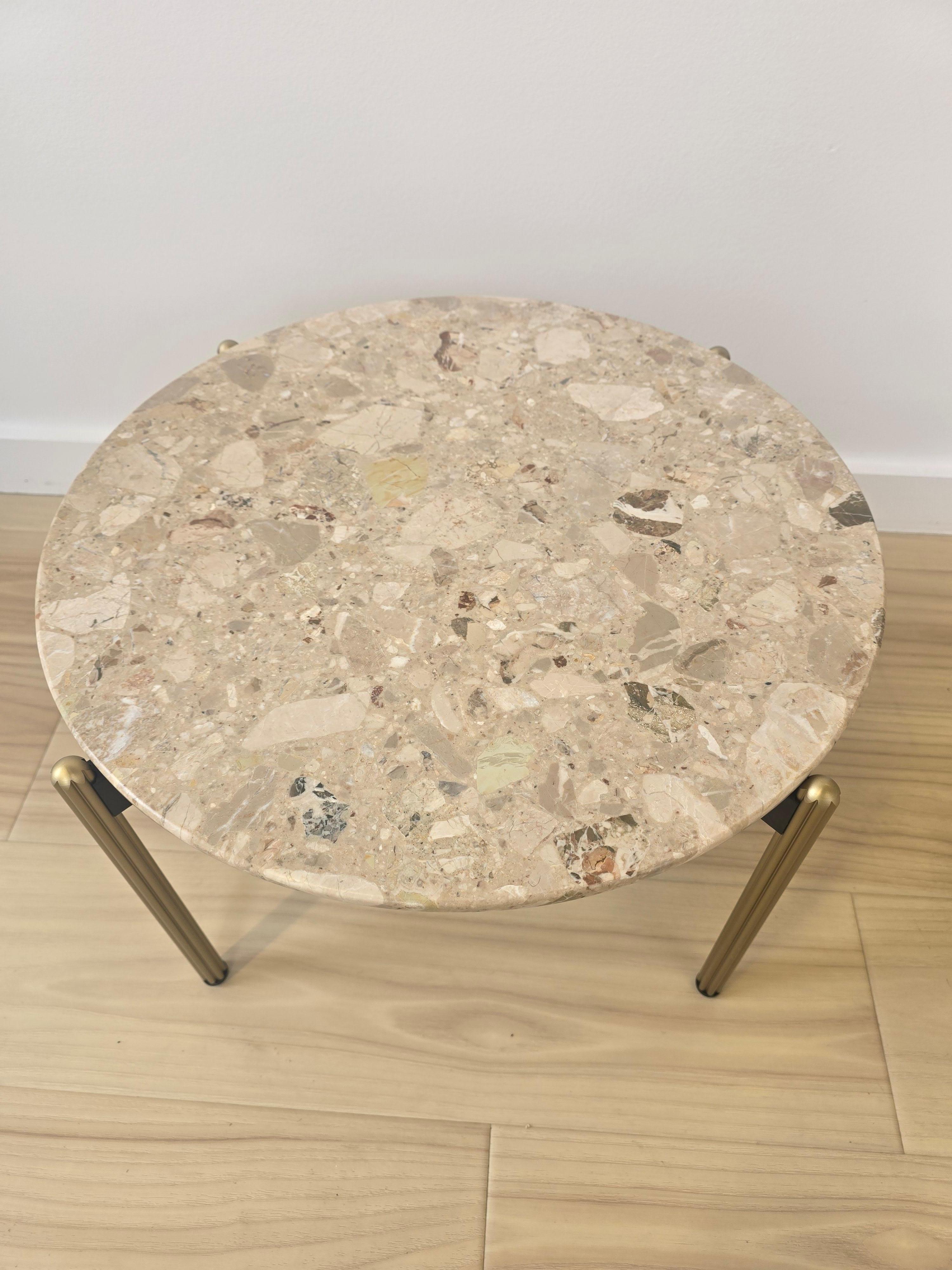 XXIe siècle et contemporain Table basse Blume avec plateau en marbre composite  *Echantillon de la salle d'exposition en vente