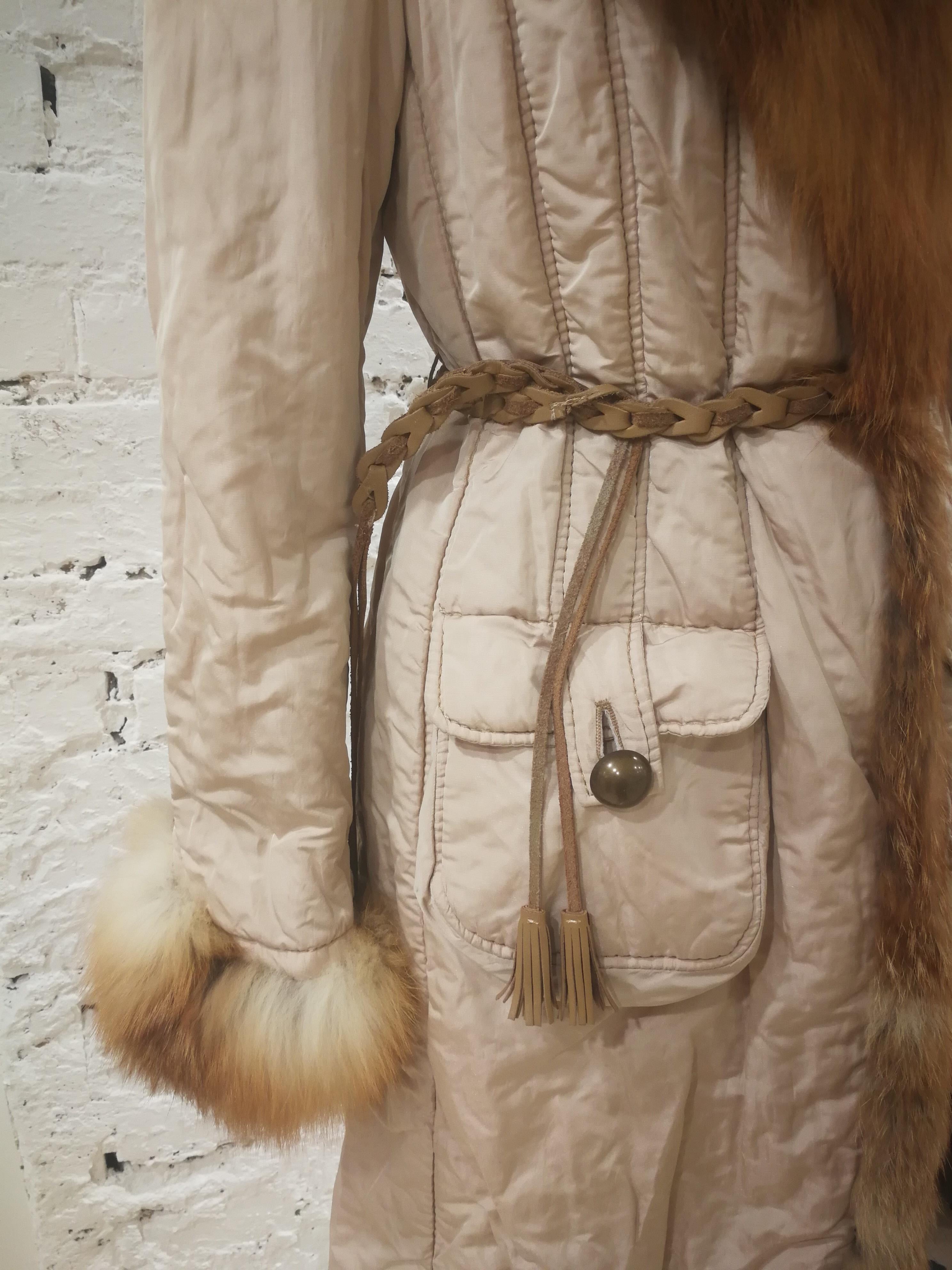 Beije-Mantel aus echtem Fuchs  im Zustand „Hervorragend“ in Capri, IT