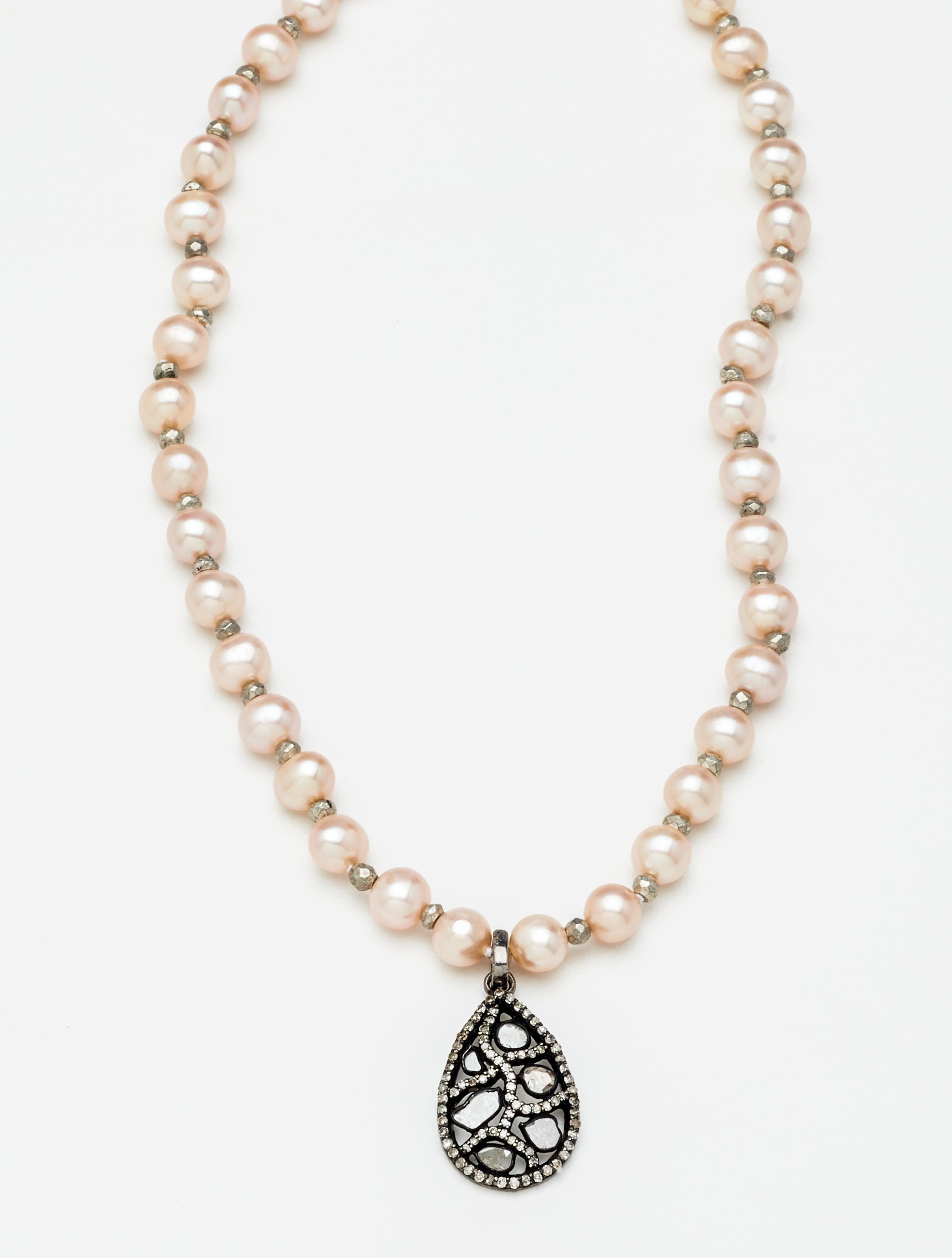 Artisan Collier de perles Akoya blush avec pendentif en argent sterling et diamant en forme de goutte d'eau en vente