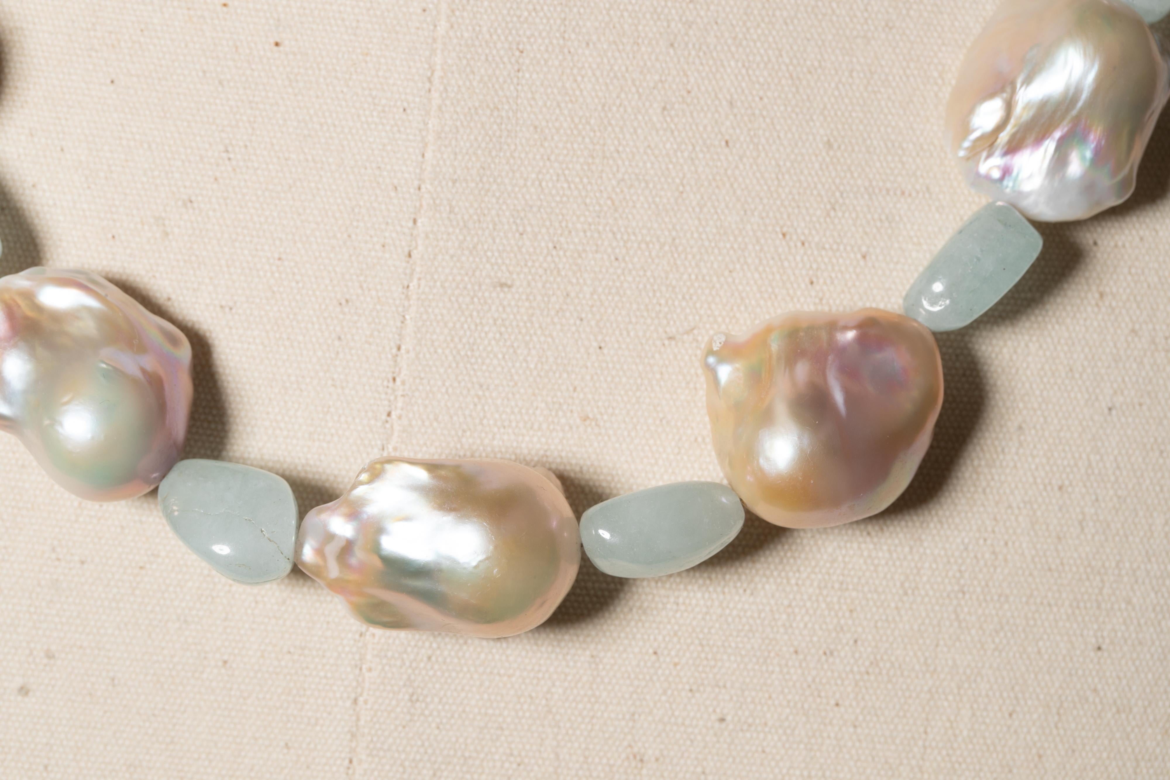 Barocke Blush-Perlen- und Aquamarin-Halskette von Deborah Lockhart Phillips (Gewalkt) im Angebot