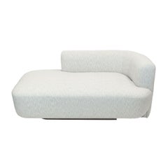 Chaise Bouclé color Blush Chaise con base in Oak Oak bianco