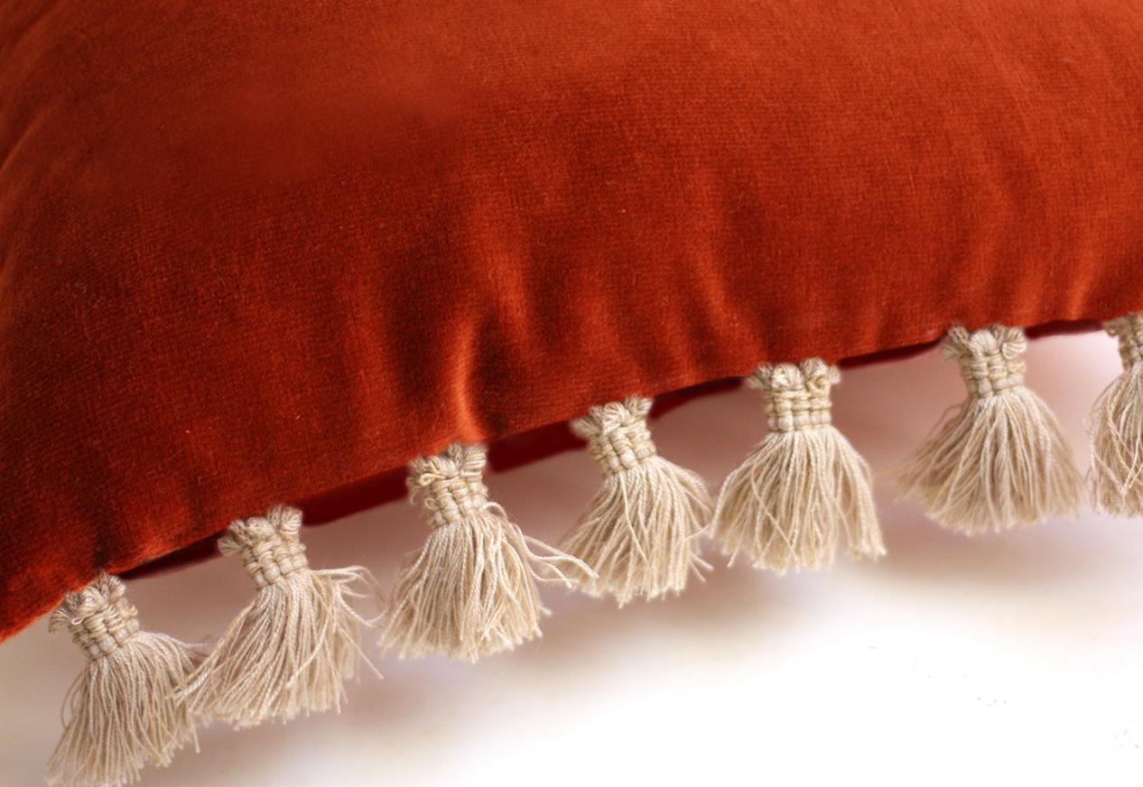 Moderne Coussin décoratif de luxe en velours Blush Curry fait à la main en vente