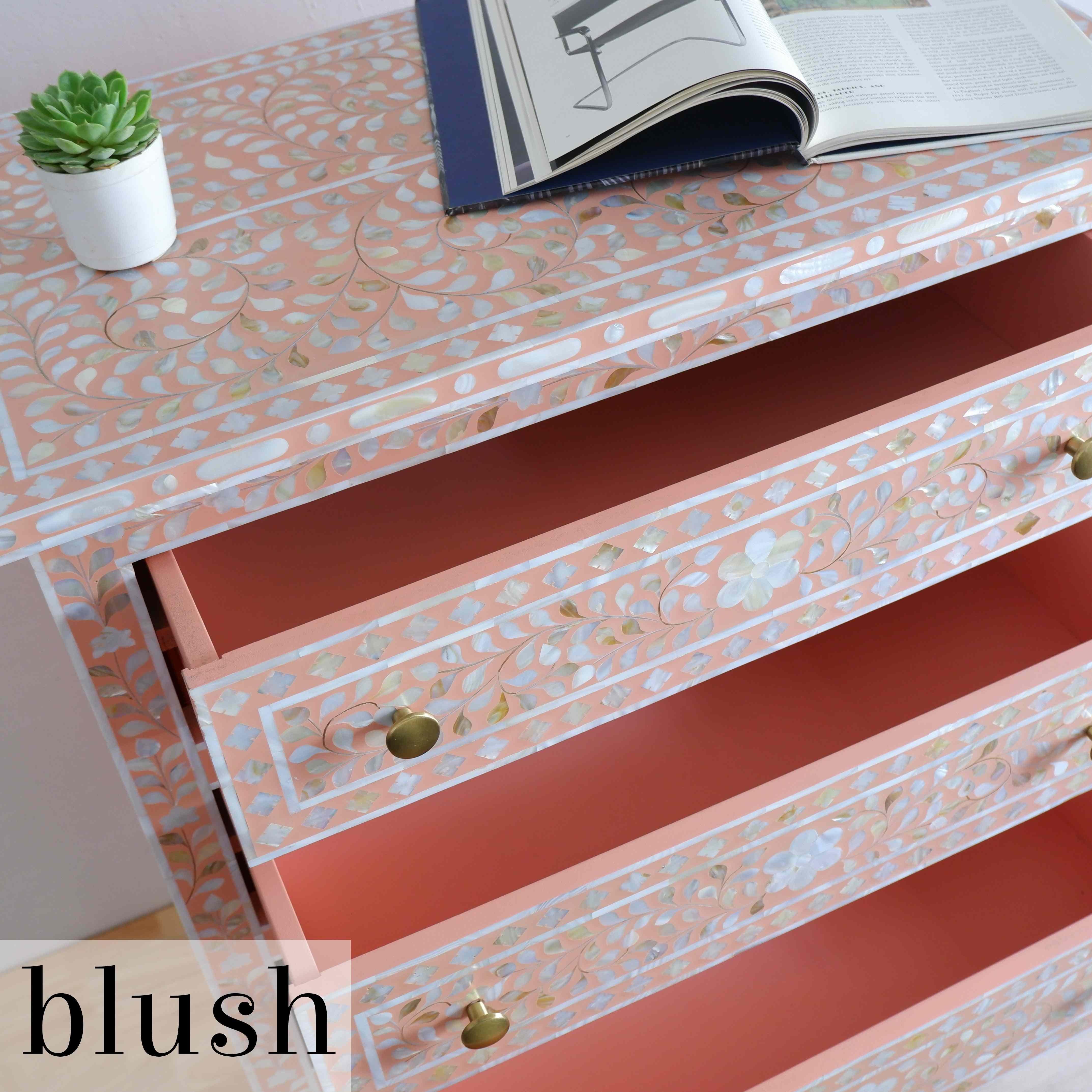 Incrusté Commode à incrustation de nacre florale Blush en vente
