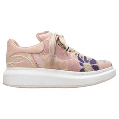 Scarpe da ginnastica con zeppa ricamata Alexander McQueen, color blush e multicolore