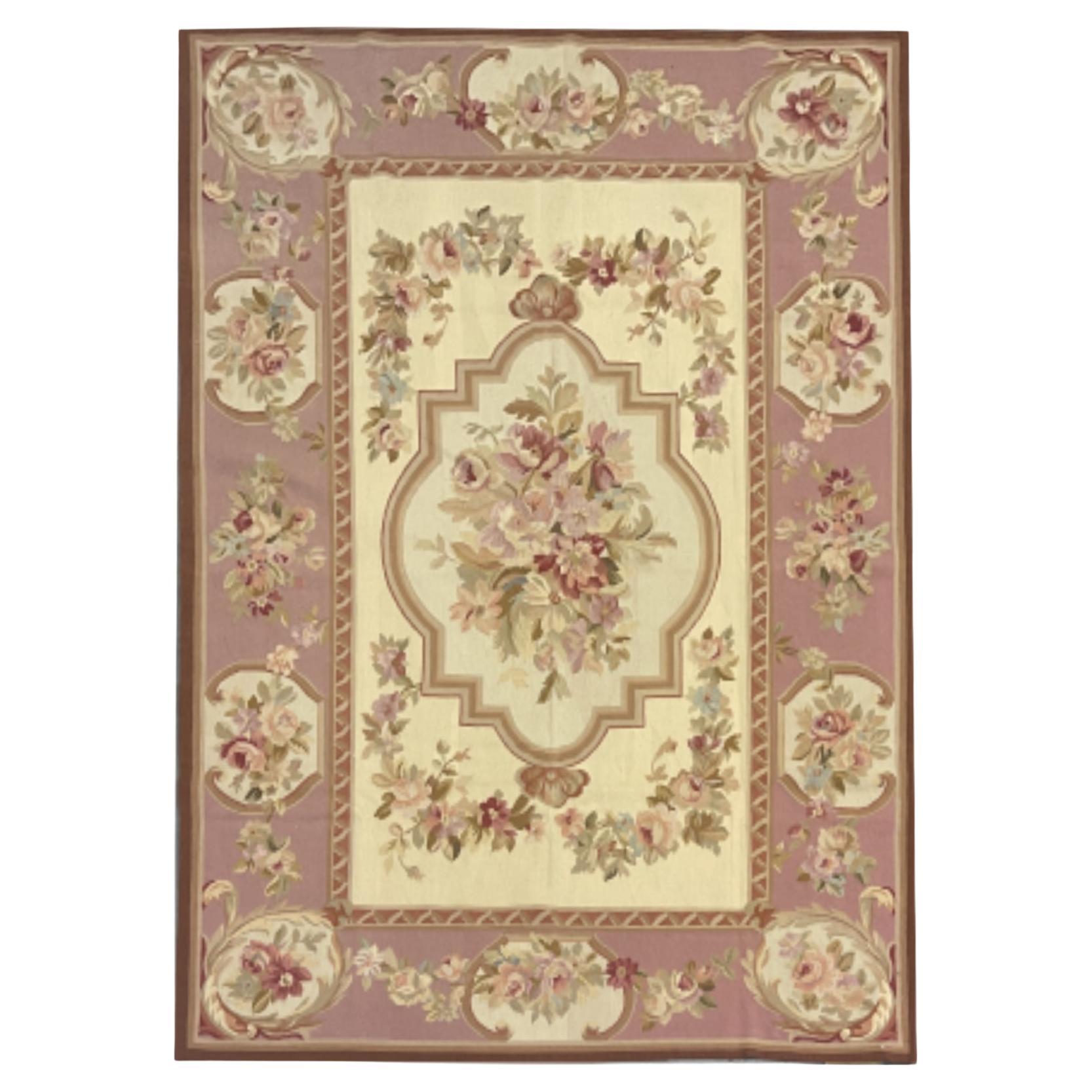 Tapis traditionnel rose pâle Aubusson en laine tissé à la main à l'aiguille à motifs floraux  en vente