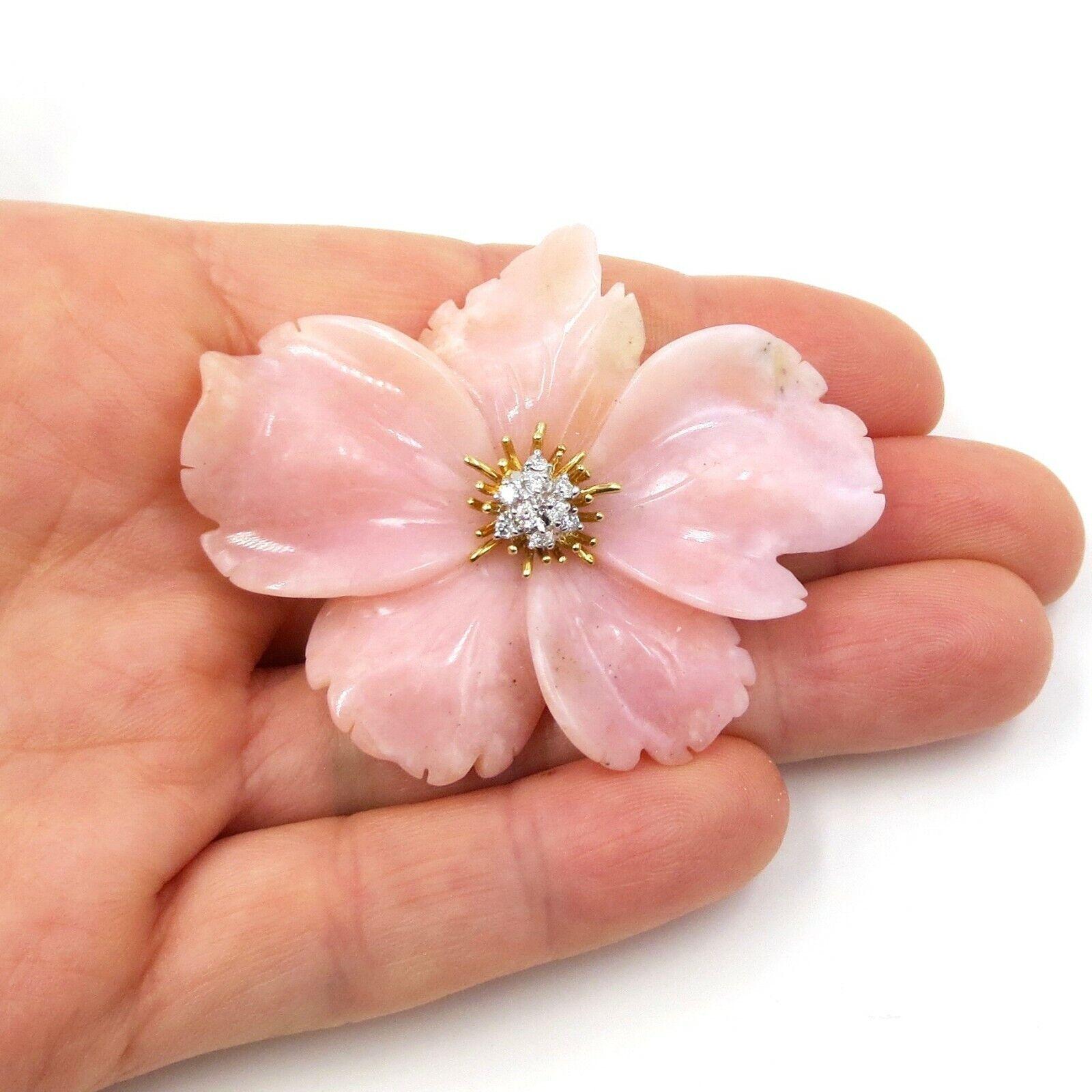 Rosa Koralle und Diamant-Blumenbrosche für Damen oder Herren im Angebot
