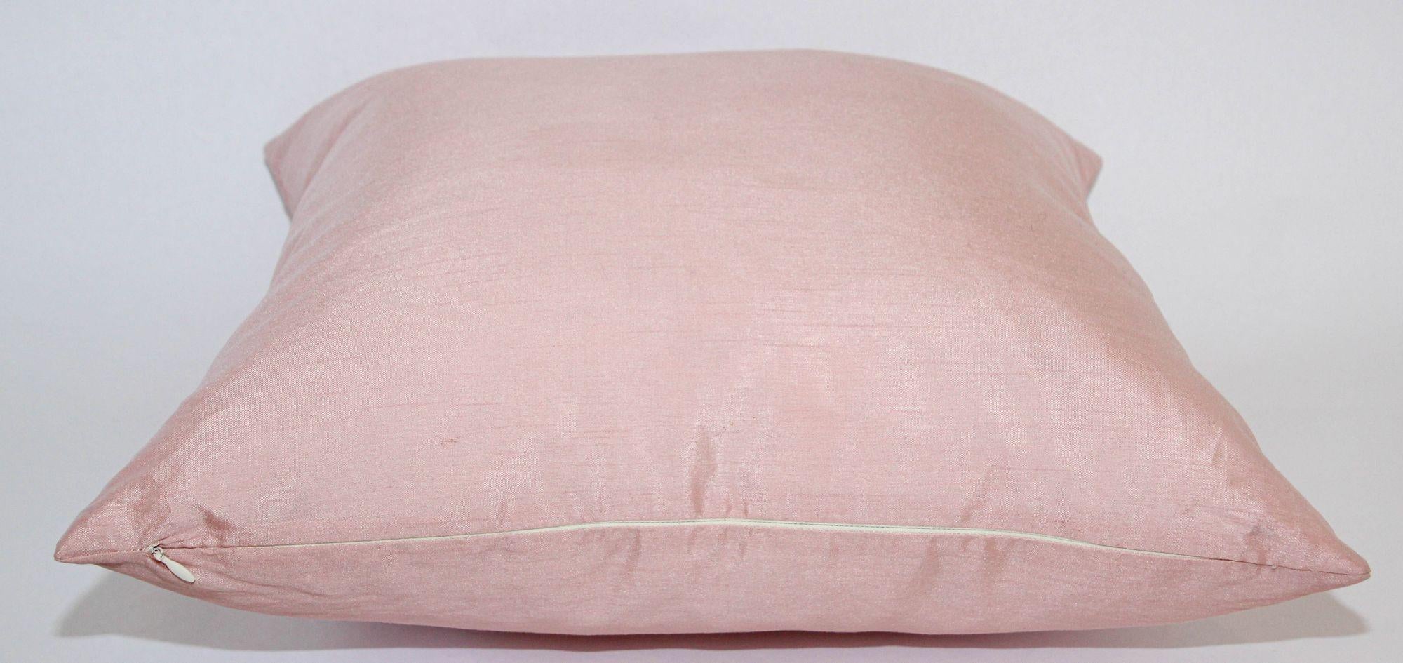 Blush Pink Dupioni Silk luxury Decorative Throw Pillow In Good Condition For Sale In North Hollywood, CA