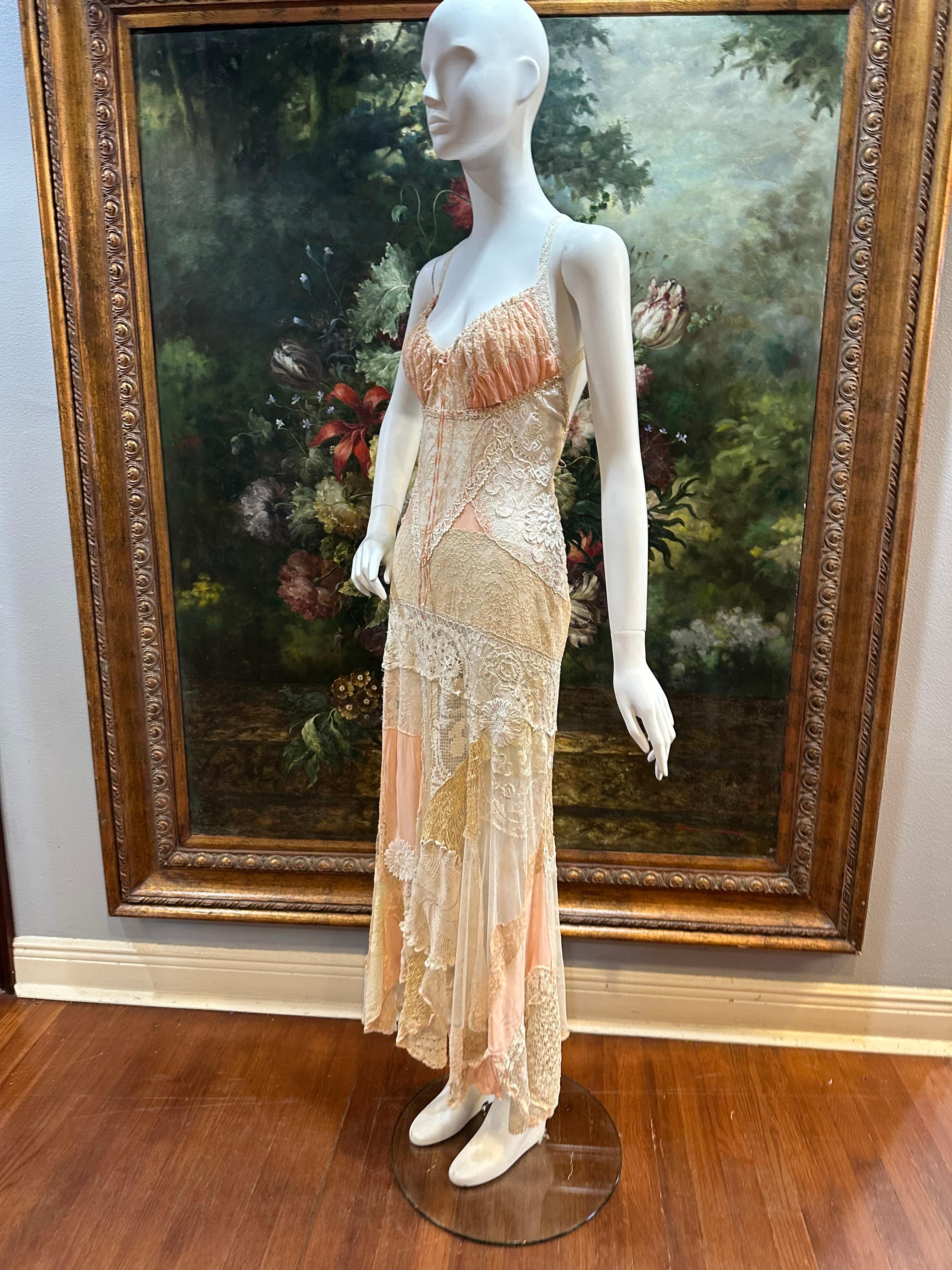 Rosa & weiße antike Spitze Patchwork-Kleid (Beige) im Angebot