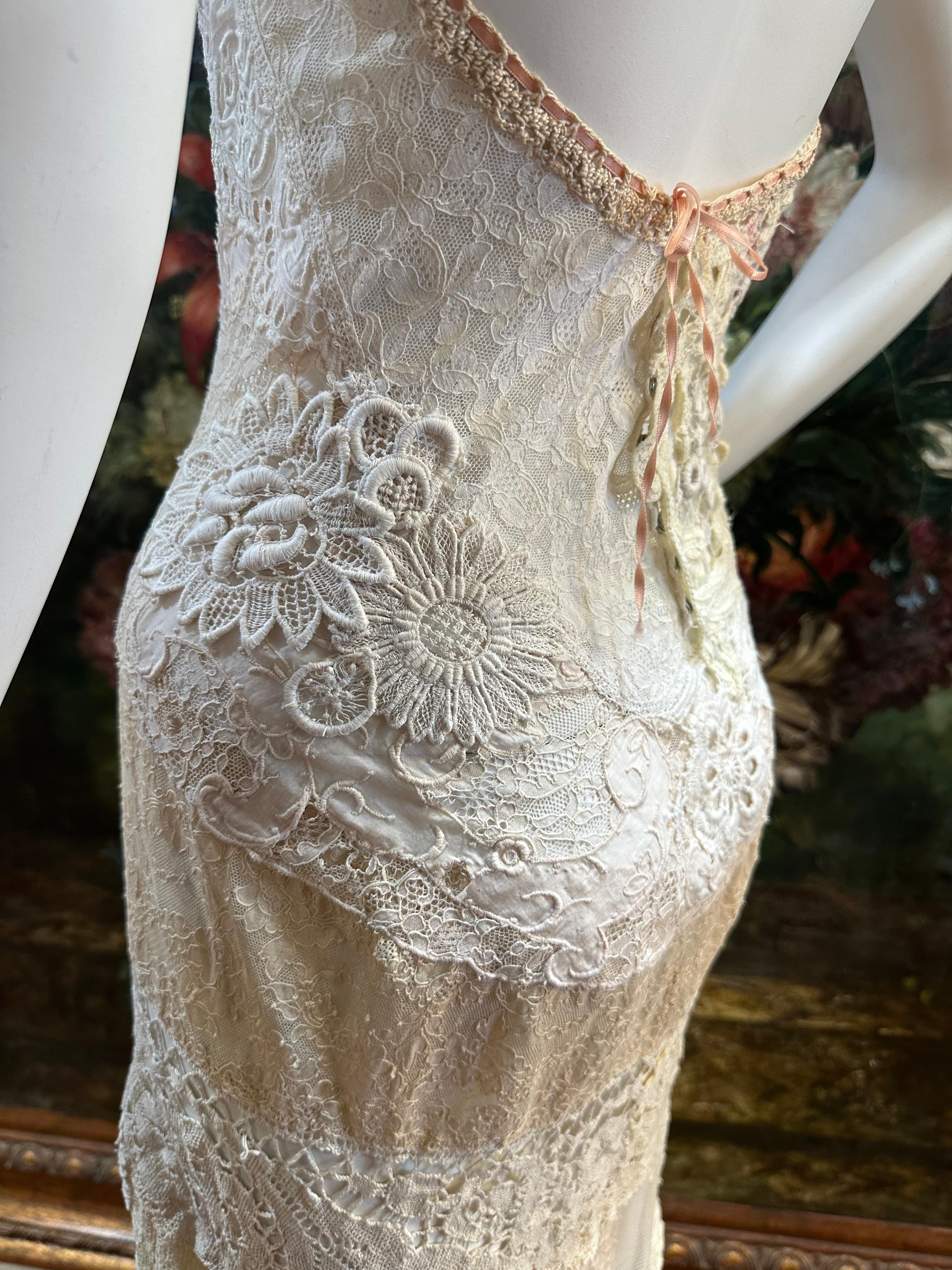 Rosa & weiße antike Spitze Patchwork-Kleid im Angebot 1