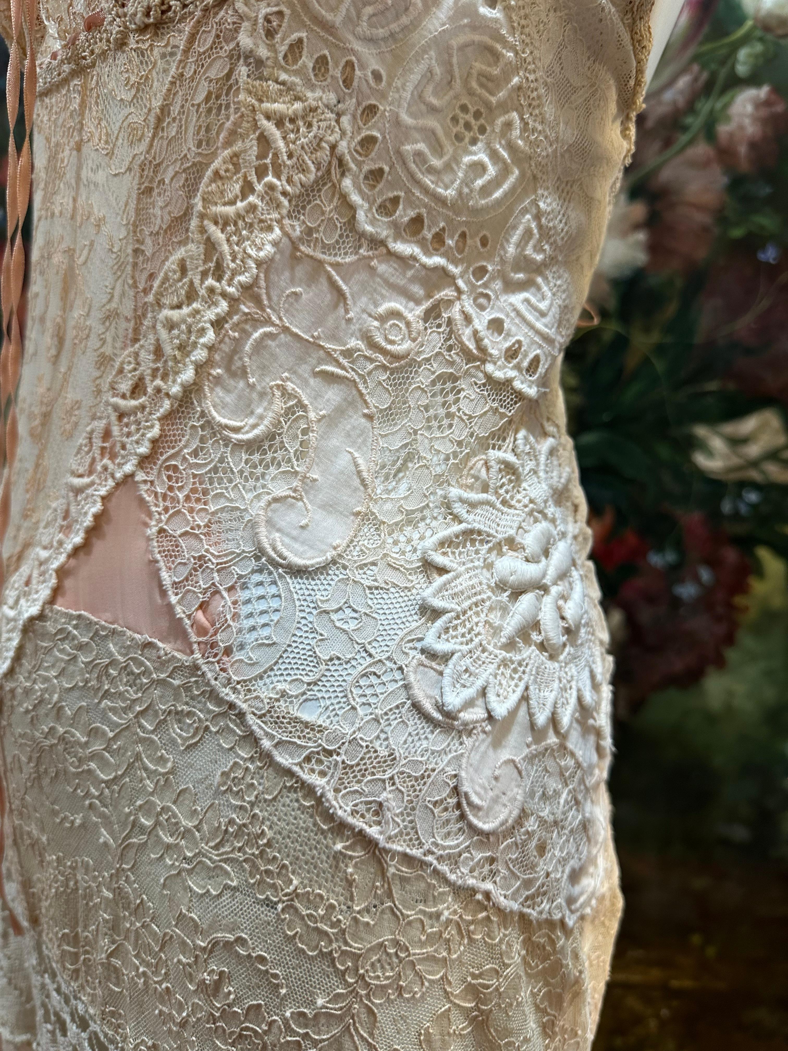 Rosa & weiße antike Spitze Patchwork-Kleid im Angebot 3