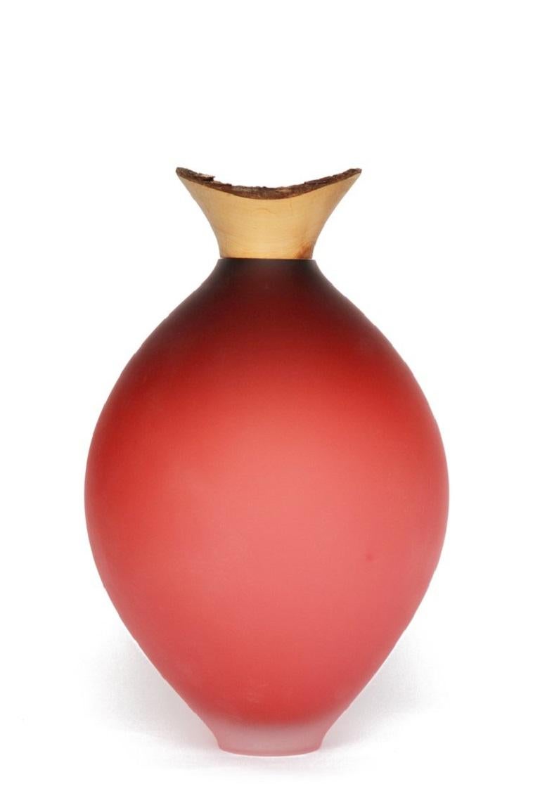Blush satin splash stacking vessel, Pia Wüstenberg.
Dimensions: D 25 x H 45.
Materials: glass, wood.
Available in other colors.

The splash stacking vessel is inspired by the organic grace to be found in flower petals. Splash is like a