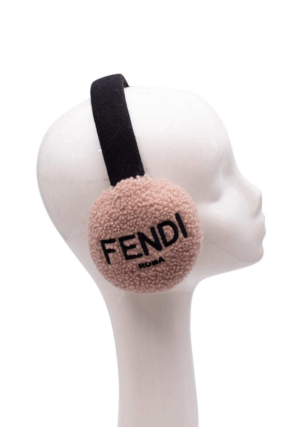 Fendi Blush Shearling Logo Embroidered Ear Muffs

- Padded shearling ear pads embroidered with the house logo 
- Flexible fabric-covered headbamd 

Materials:
Wool felt
Shearling 

Made in Italy 
Specialist clean only 

Ear pad width: 11cm
Ear pad
