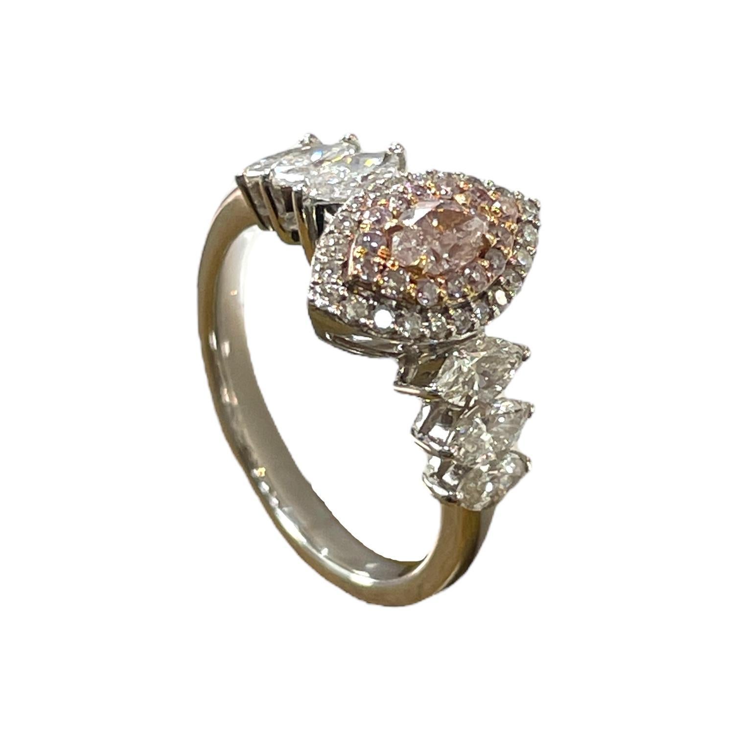 Blushing Elegance: Anillo de Diamante Natural Marquesa Rosa de Oro Blanco de 18 K en venta 1