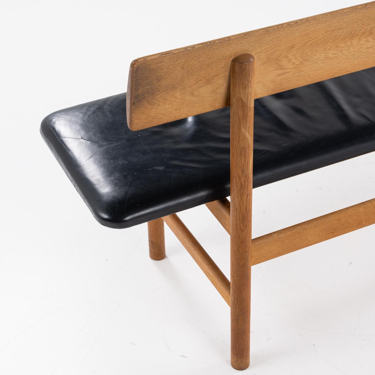 Scandinavian Modern BM 3171 bench in oak with patinated leather by Børge Mogensen For Sale