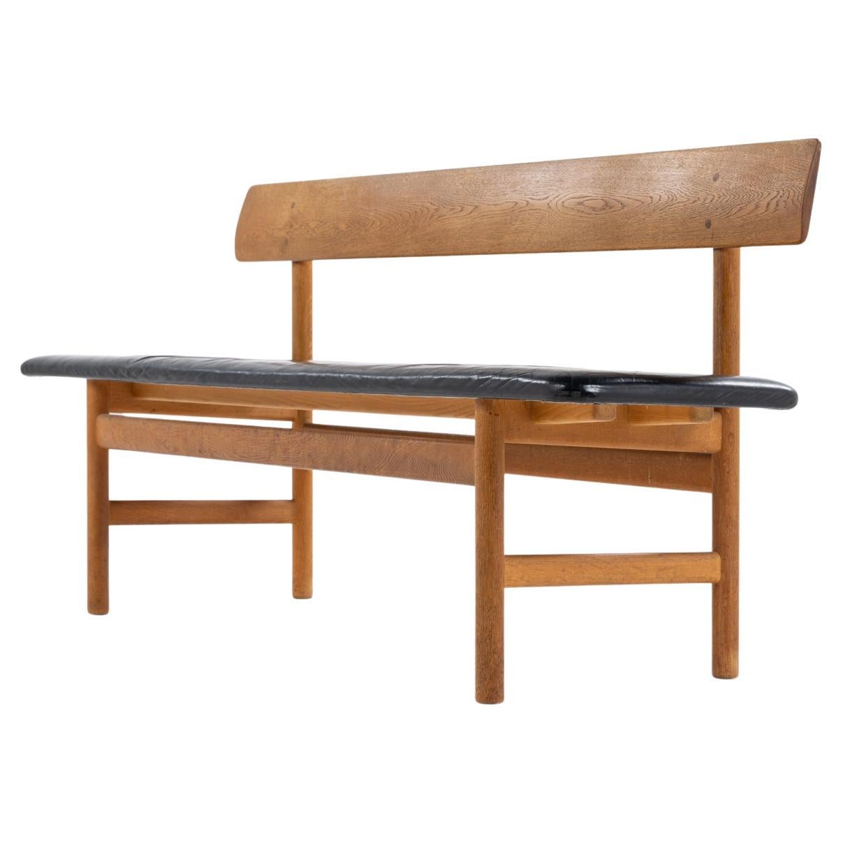 BM 3171 bench in oak with patinated leather by Børge Mogensen For Sale