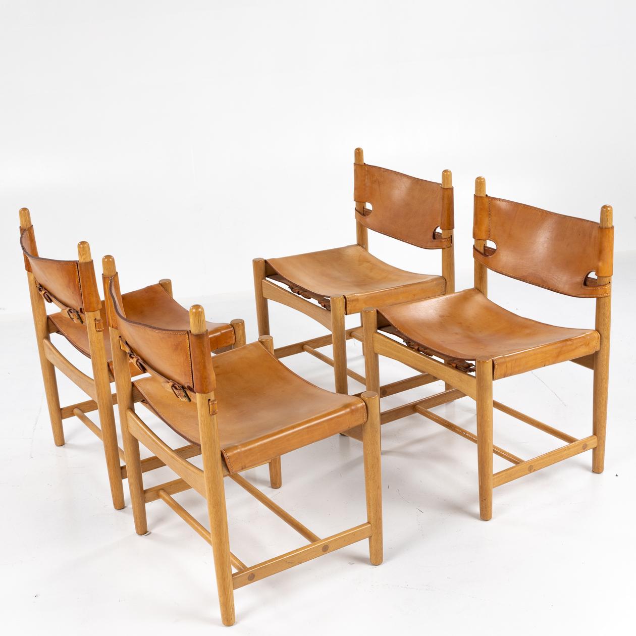 Set of 4 dining 'Hunting Chairs' in patinated oak For Sale 5