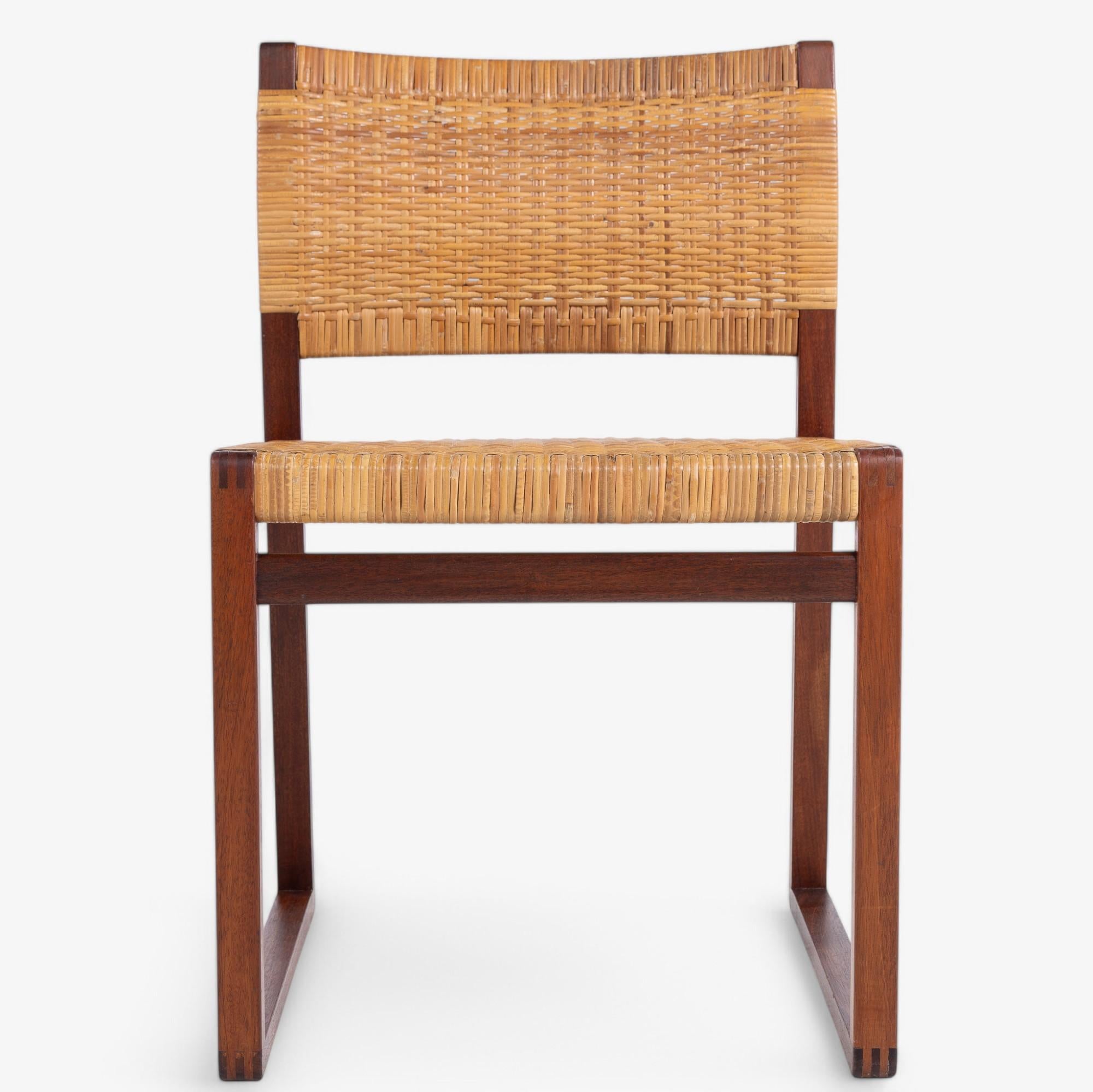 BM 61 - Set of 4 dining chairs in mahogany and patinated wicker. Designed by Børge Mogensen.
