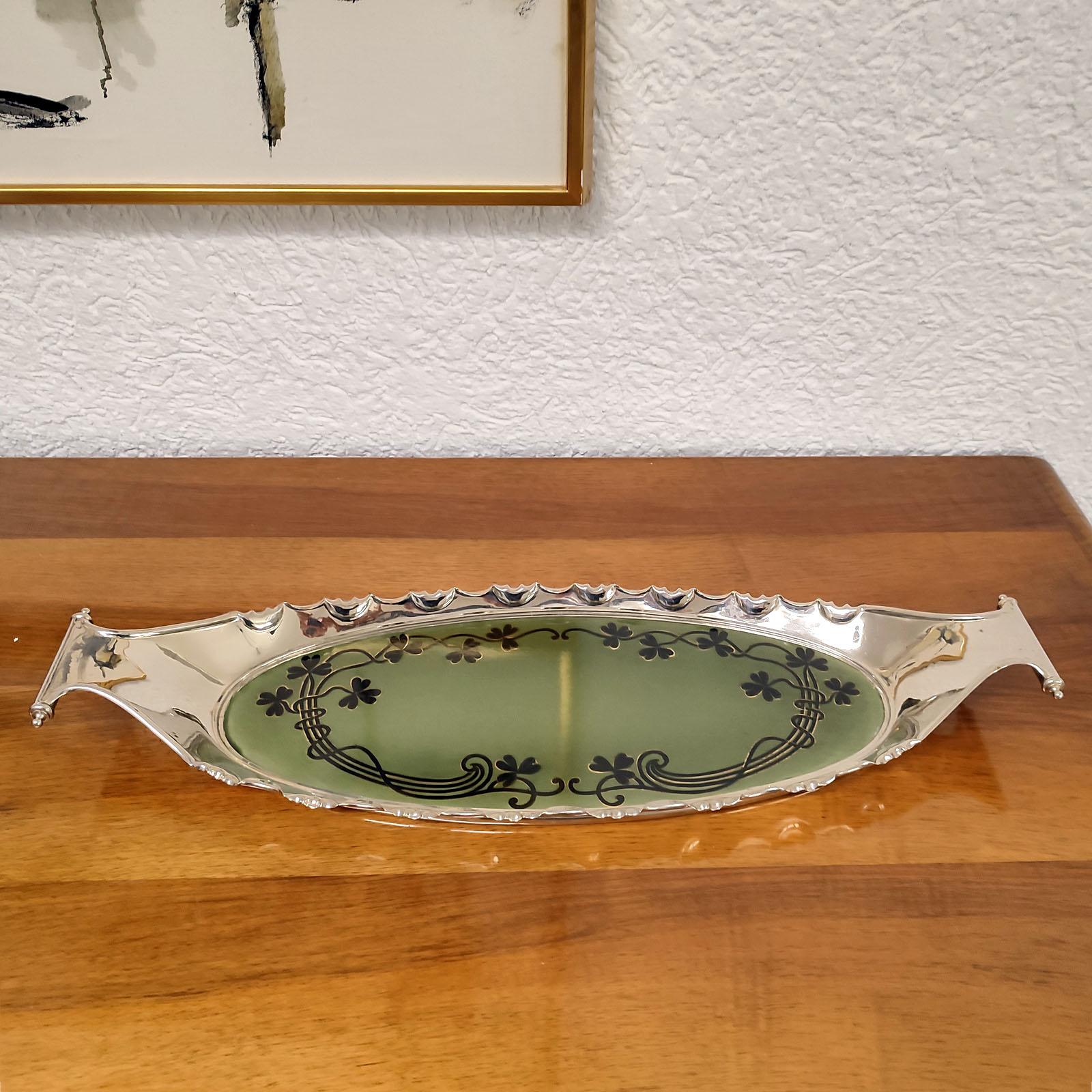 BMF y Villeroy & Boch Enorme bandeja para servir chapada en plata Jugendstil, hacia 1900 Glaseado en venta