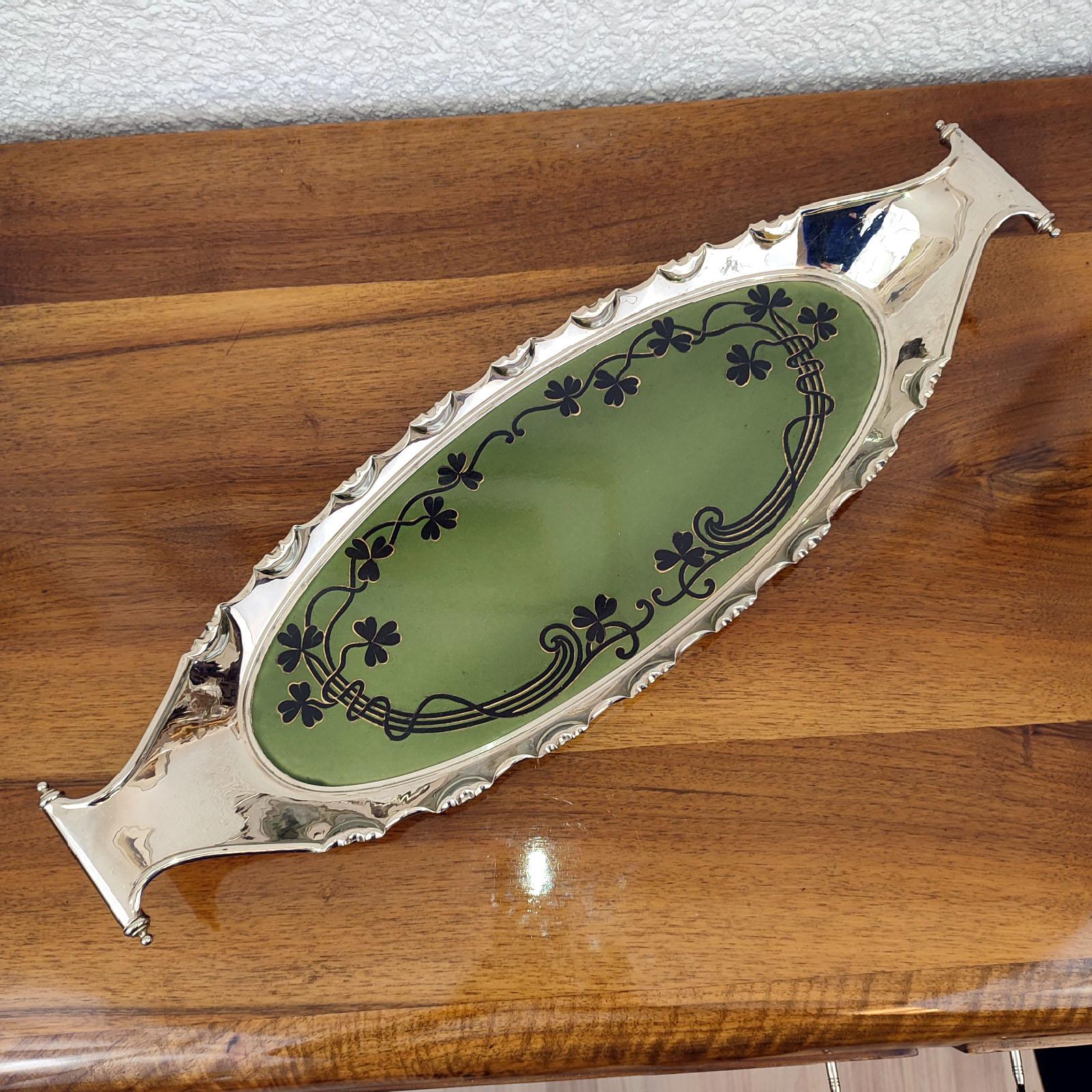 BMF y Villeroy & Boch Enorme bandeja para servir chapada en plata Jugendstil, hacia 1900 Chapado en plata en venta