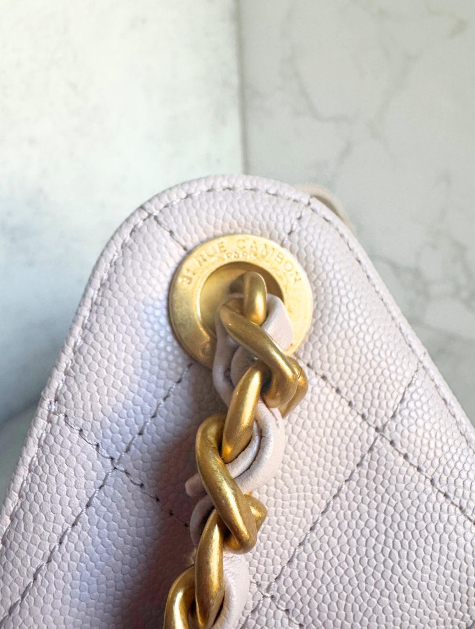 BNIB Chanel 25K Small Hobo Bag Lilac Grained Calfskin with Gold Hardware (Sac hobo en cuir de veau grainé lilas avec accessoires en or) en vente 9