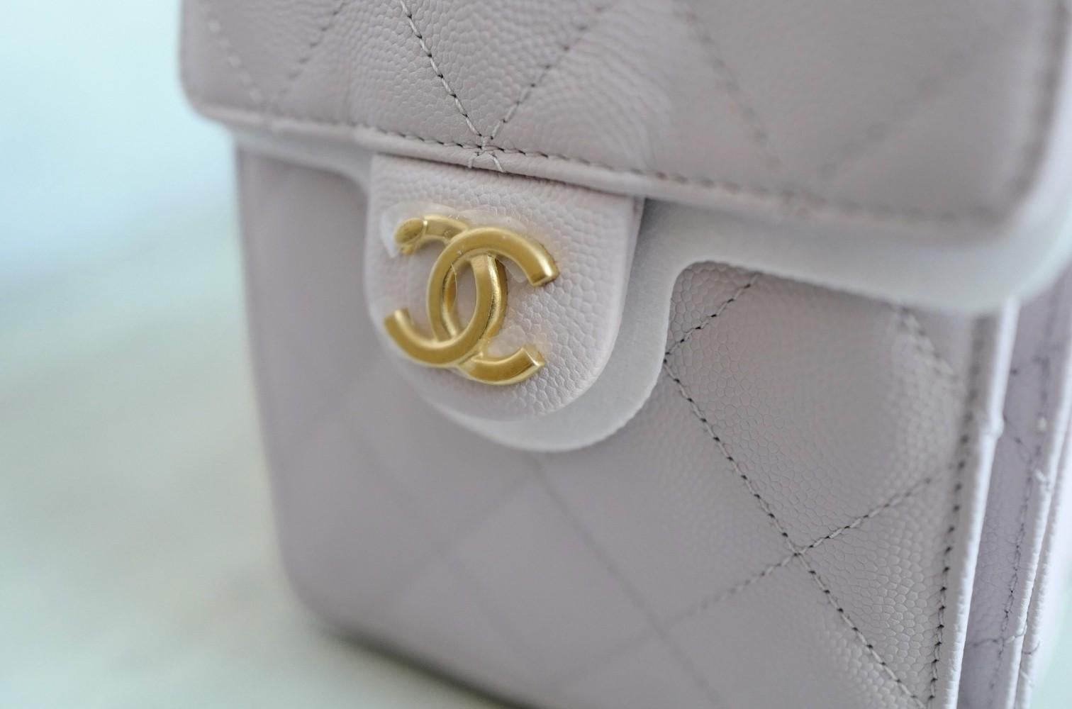BNIB Chanel 25K Small Hobo Bag Lilac Grained Calfskin with Gold Hardware (Sac hobo en cuir de veau grainé lilas avec accessoires en or) en vente 10