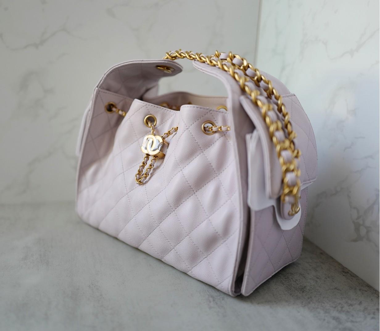 BNIB Chanel 25K Small Hobo Bag Lilac Grained Calfskin with Gold Hardware (Sac hobo en cuir de veau grainé lilas avec accessoires en or) en vente 14