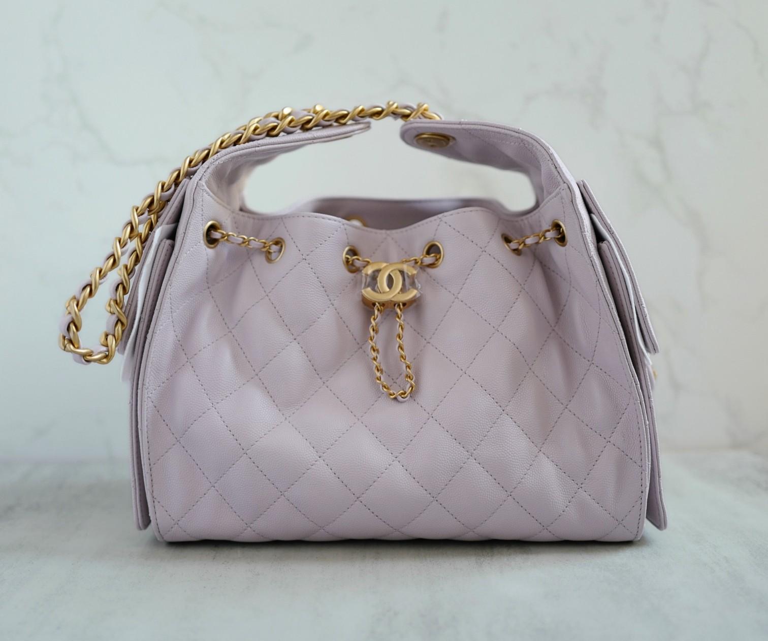 BNIB Chanel 25K Small Hobo Bag Lilac Grained Calfskin with Gold Hardware (Sac hobo en cuir de veau grainé lilas avec accessoires en or) en vente 15
