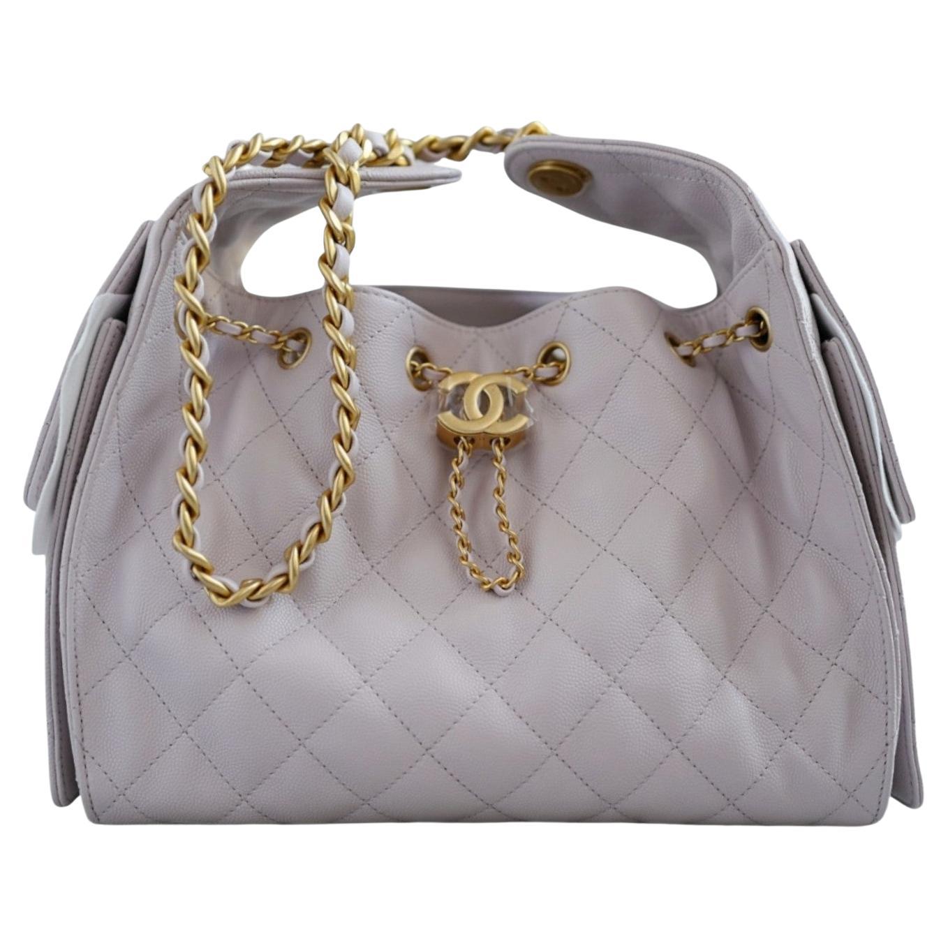 BNIB Chanel 25K Small Hobo Bag Lilac Grained Calfskin with Gold Hardware (Sac hobo en cuir de veau grainé lilas avec accessoires en or)