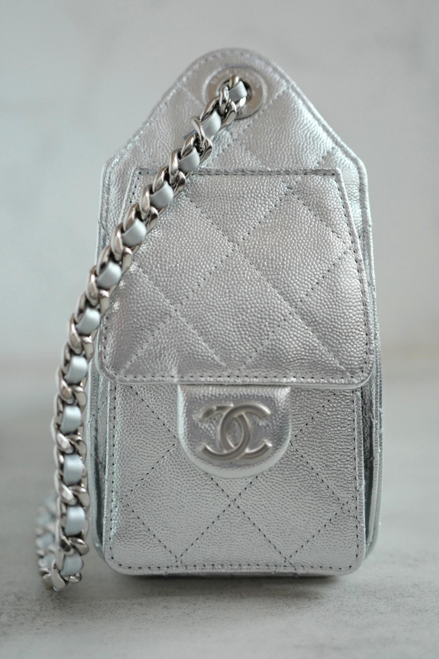Argent BNIB Chanel 26C Mini Hobo Metallic Silver Grained Calfskin Shoulder Bag