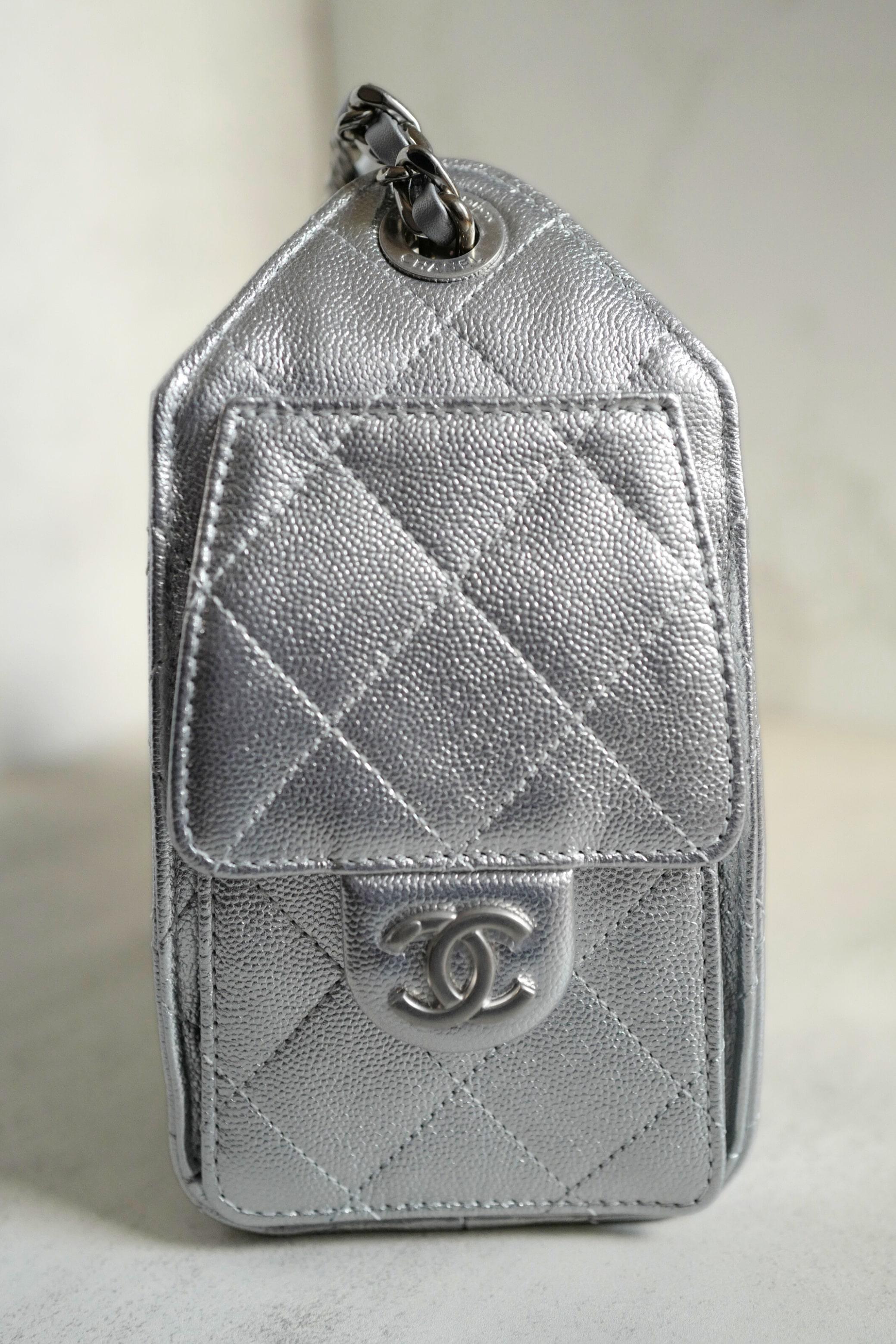  BNIB Chanel 26C Mini Hobo Metallic Silver Grained Calfskin Shoulder Bag Pour femmes 