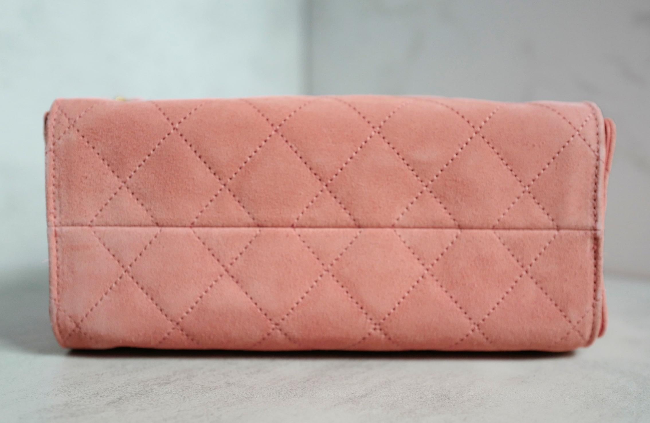 BNIB Chanel 26C Mini Hobo Shoulder Bag in Pink Suede with Gold Hardware Neuf - En vente à Forest Park, GA