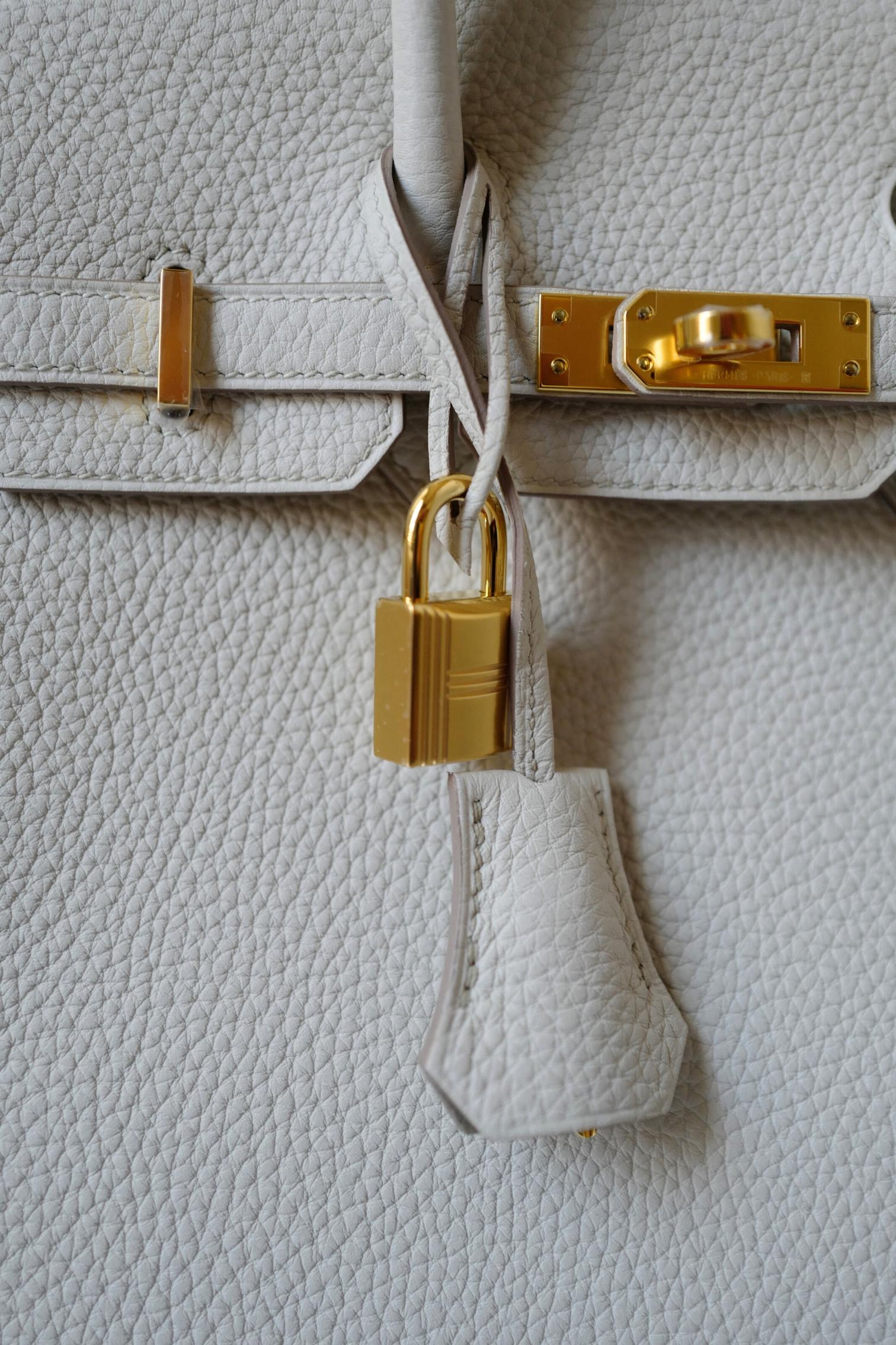 BNIB Bolso Hermès Birkin 25 Piel Beton Veau Togo con Herrajes Dorados K 2025 en venta 9