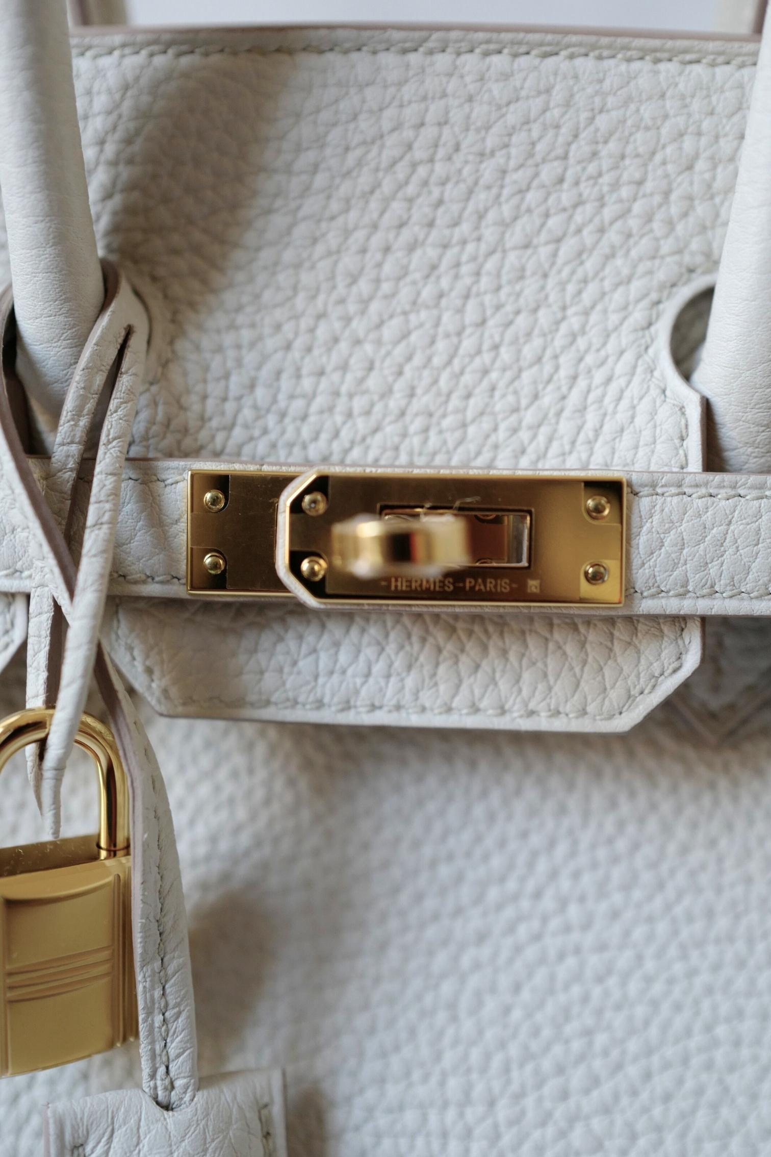 BNIB Bolso Hermès Birkin 25 Piel Beton Veau Togo con Herrajes Dorados K 2025 en venta 11