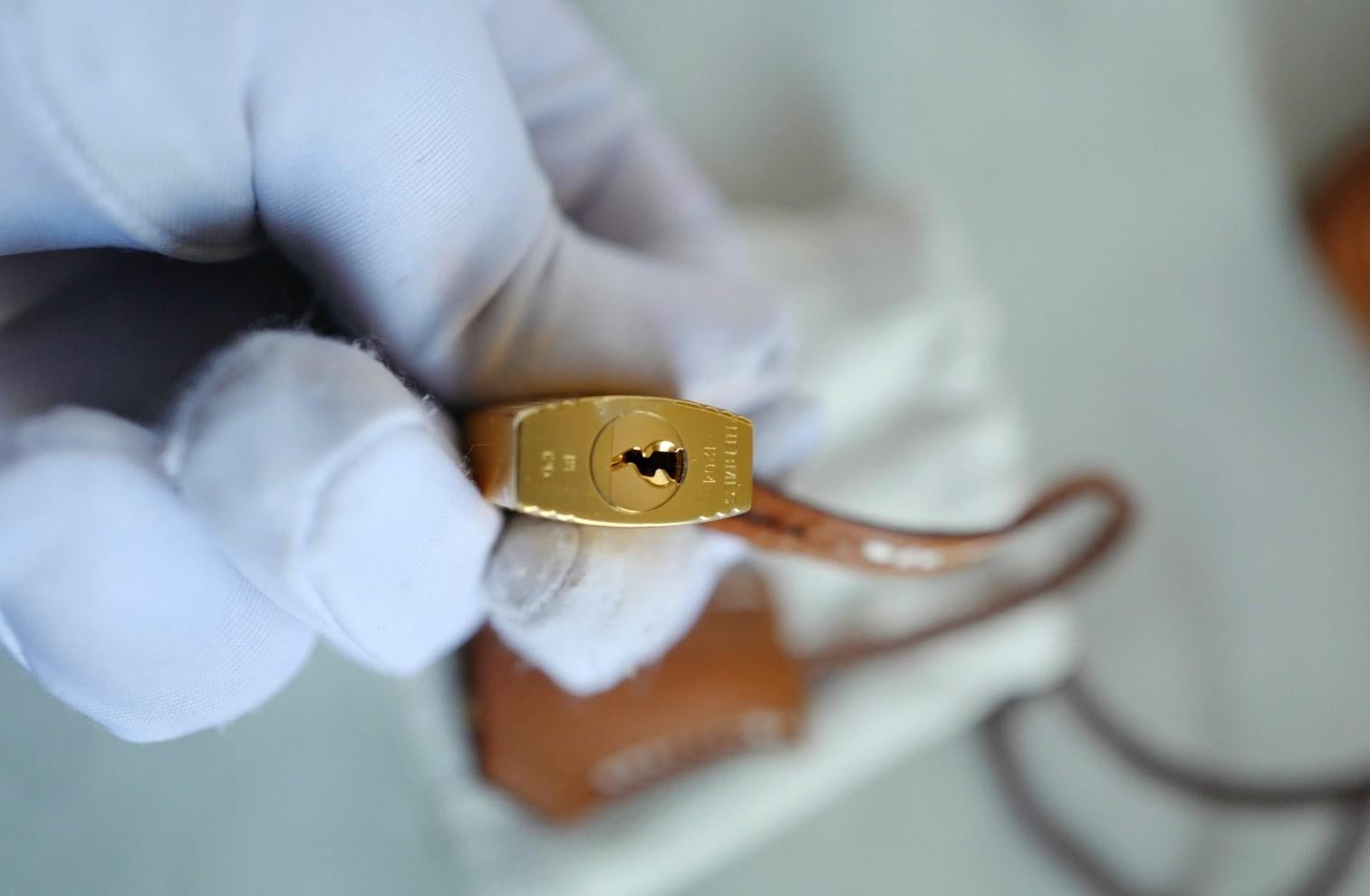 BNIB Hermès Birkin 25 Borsa in pelle Togo Oro con Hardware Oro Timbro K in vendita 7