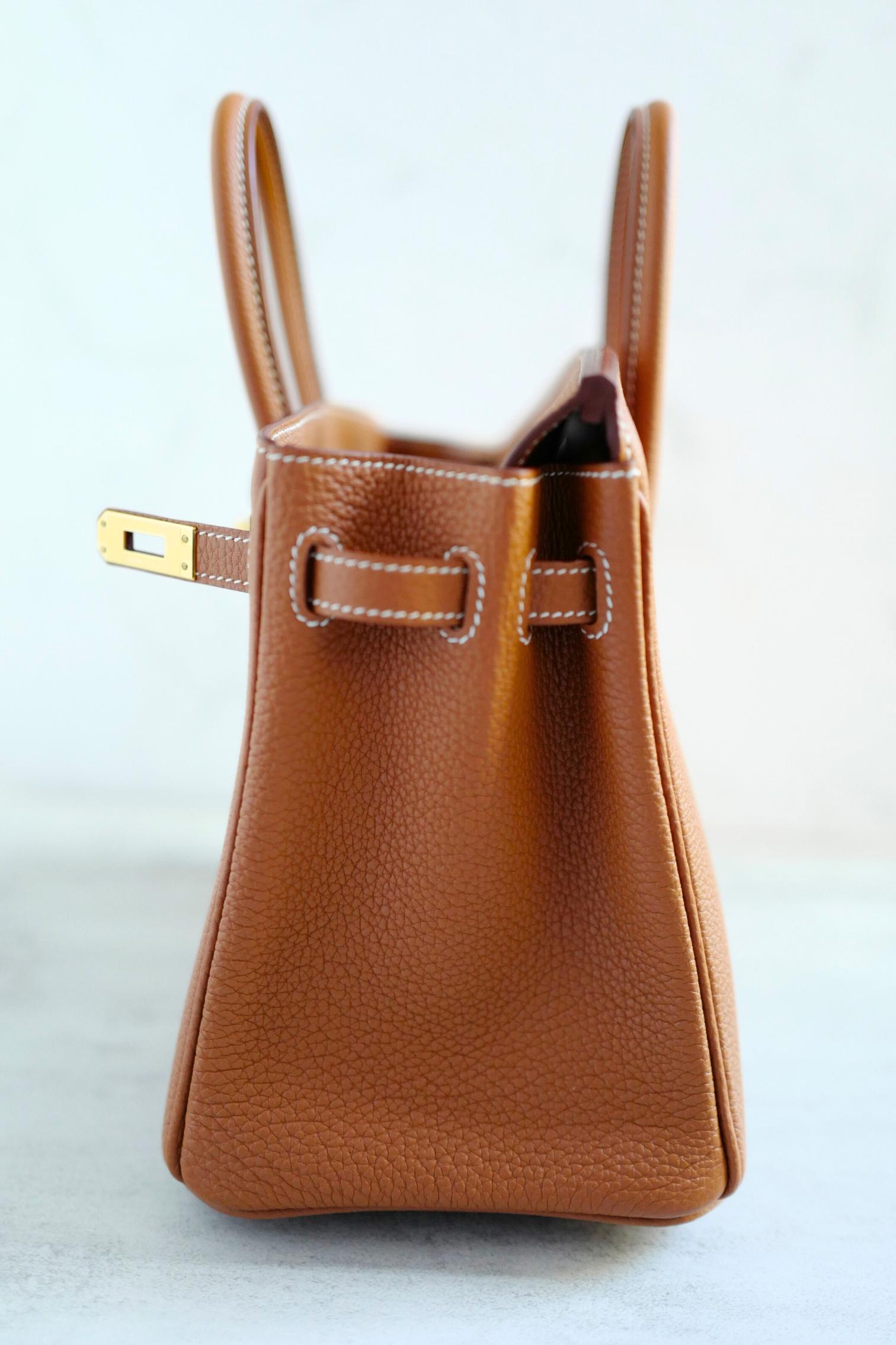 Donna BNIB Hermès Birkin 25 Borsa in pelle Togo Oro con Hardware Oro Timbro K in vendita