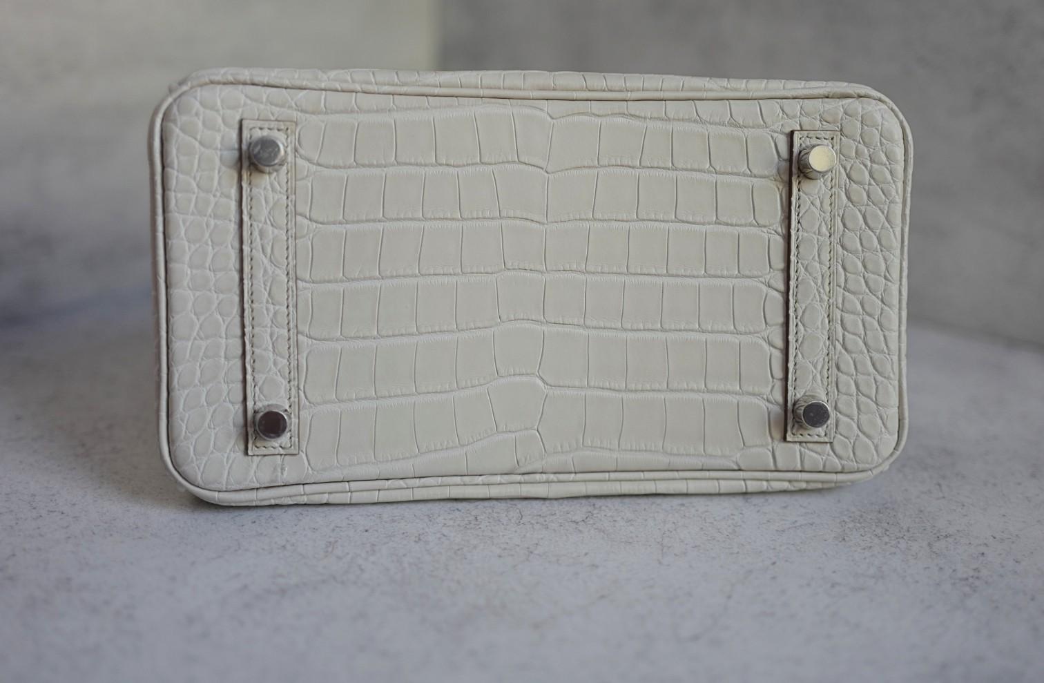 BNIB Hermès Birkin 25 Beton Matte Mississippiensis Alligatore PHW 2025 in vendita 1