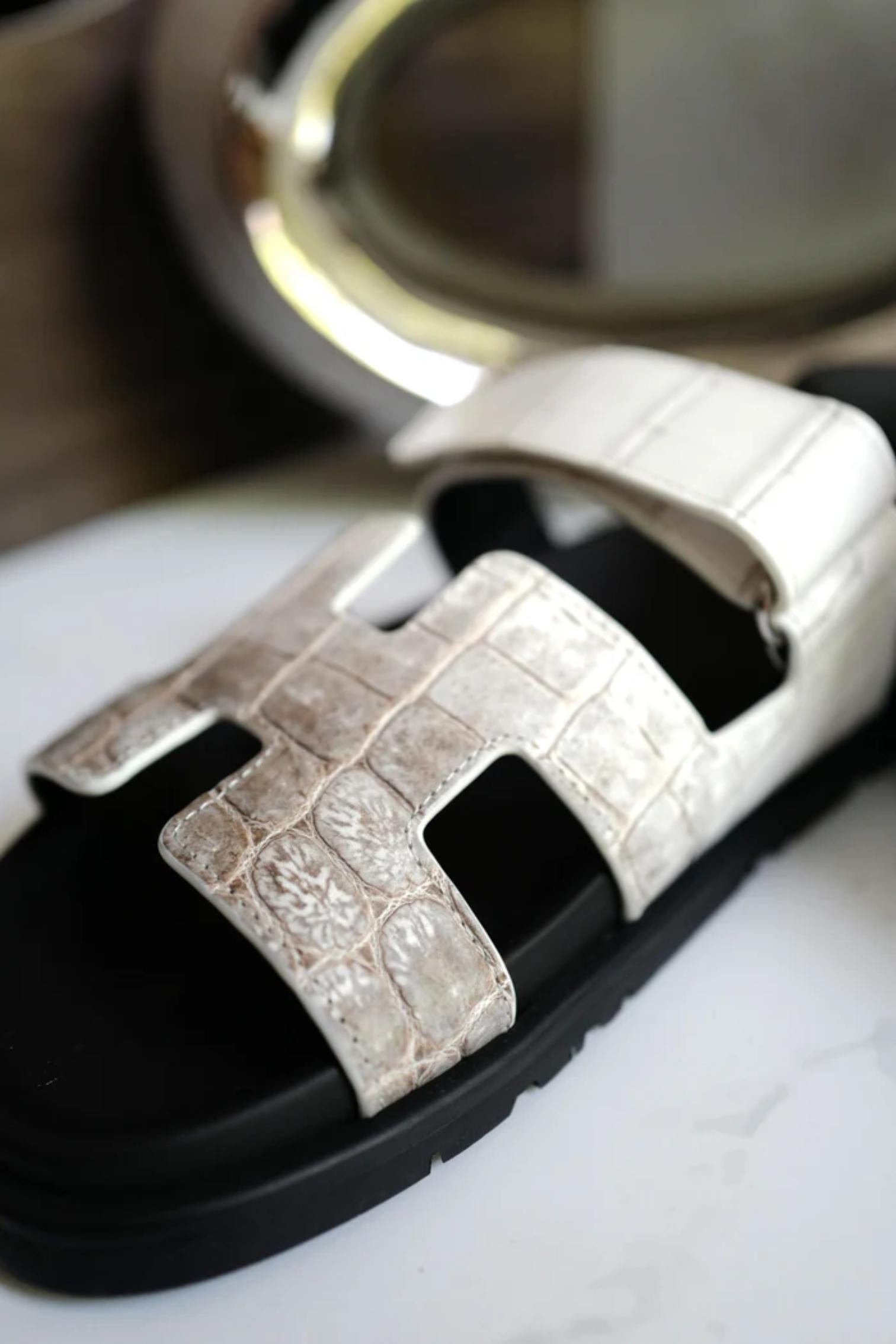 BNIB Hermès Sandali Chypre Bianco Nilotico Coccodrillo Himalaya - Taglia 38 in vendita 12