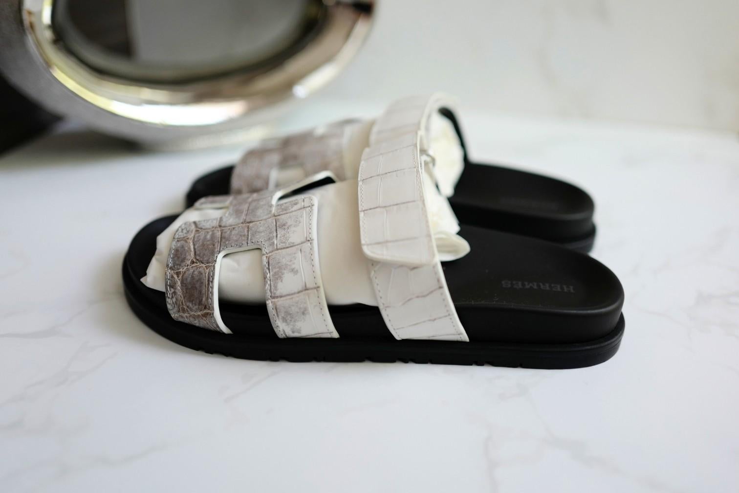 Donna BNIB Hermès Sandali Chypre Bianco Nilotico Coccodrillo Himalaya - Taglia 38 in vendita