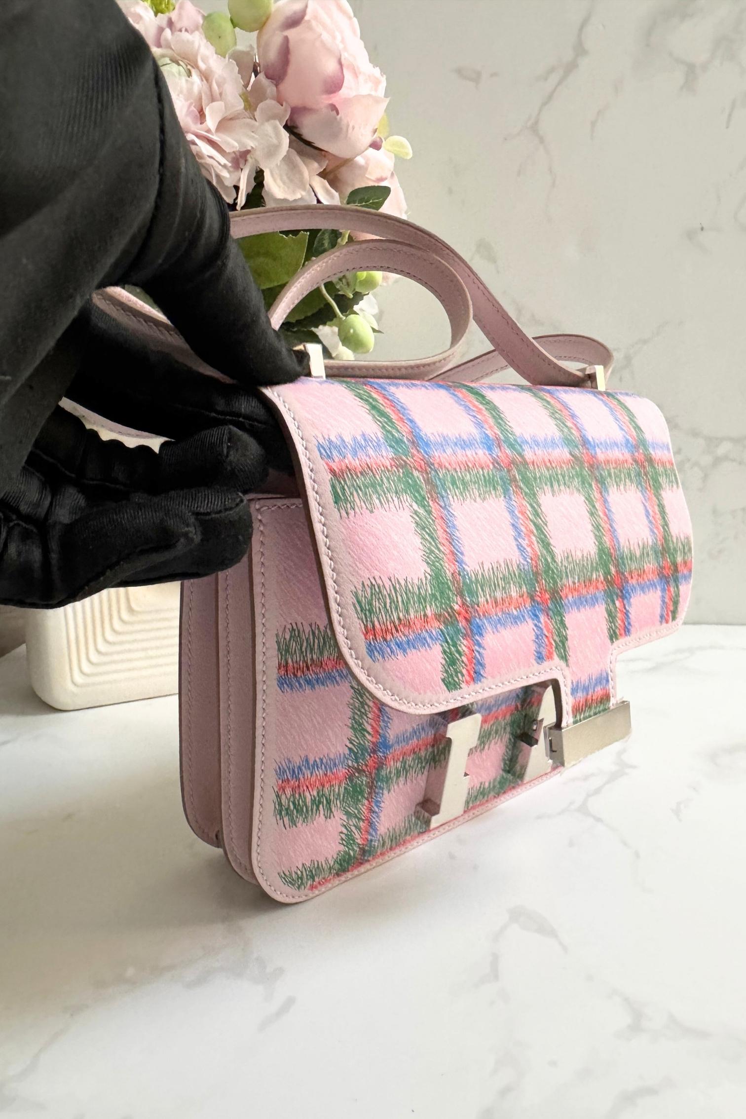 BNIB Hermès Constance 18 Mirror Tartan Borsa a spalla in pelle rosa PHW in vendita 14