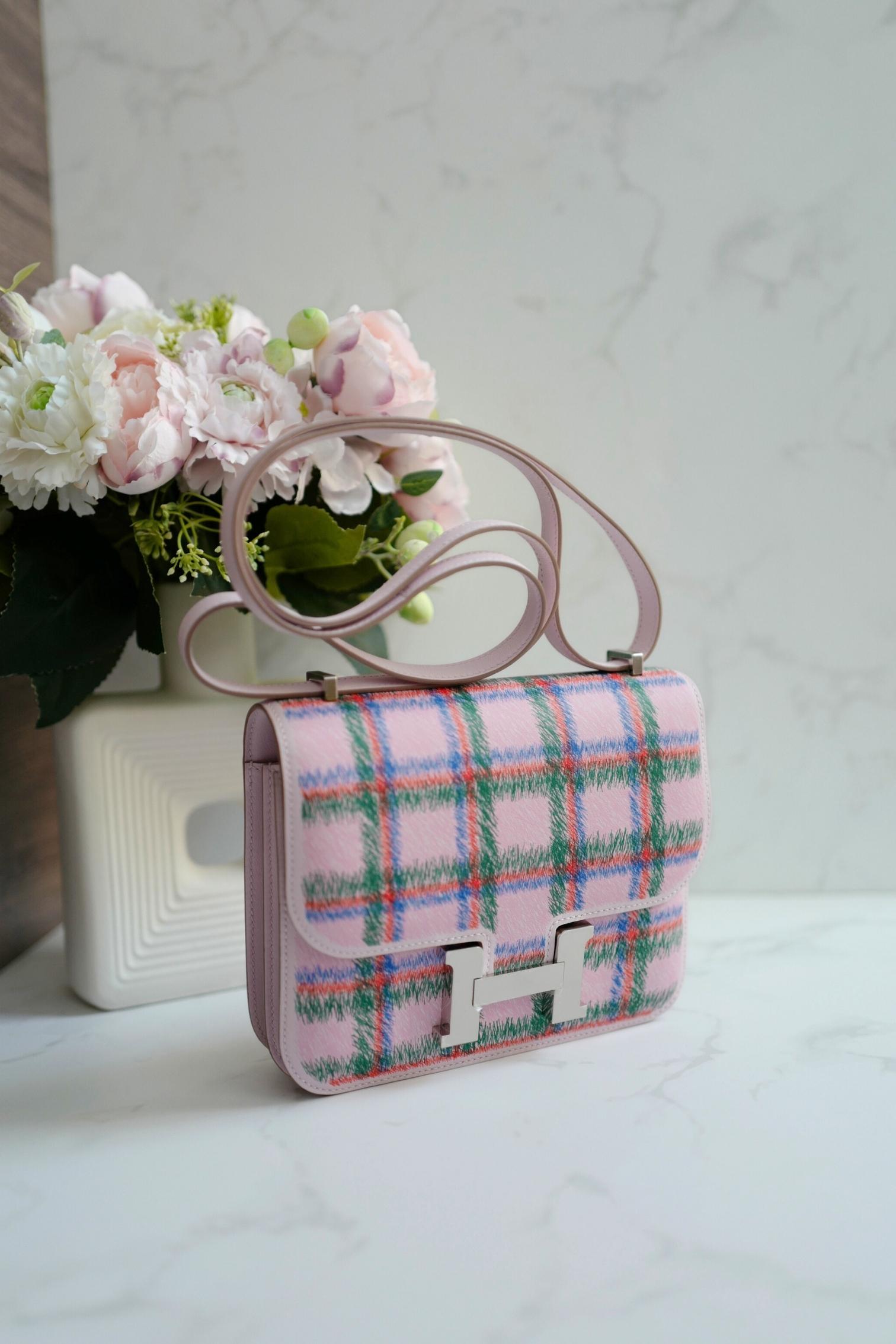 BNIB Hermès Constance 18 Mirror Tartan Borsa a spalla in pelle rosa PHW in vendita 15