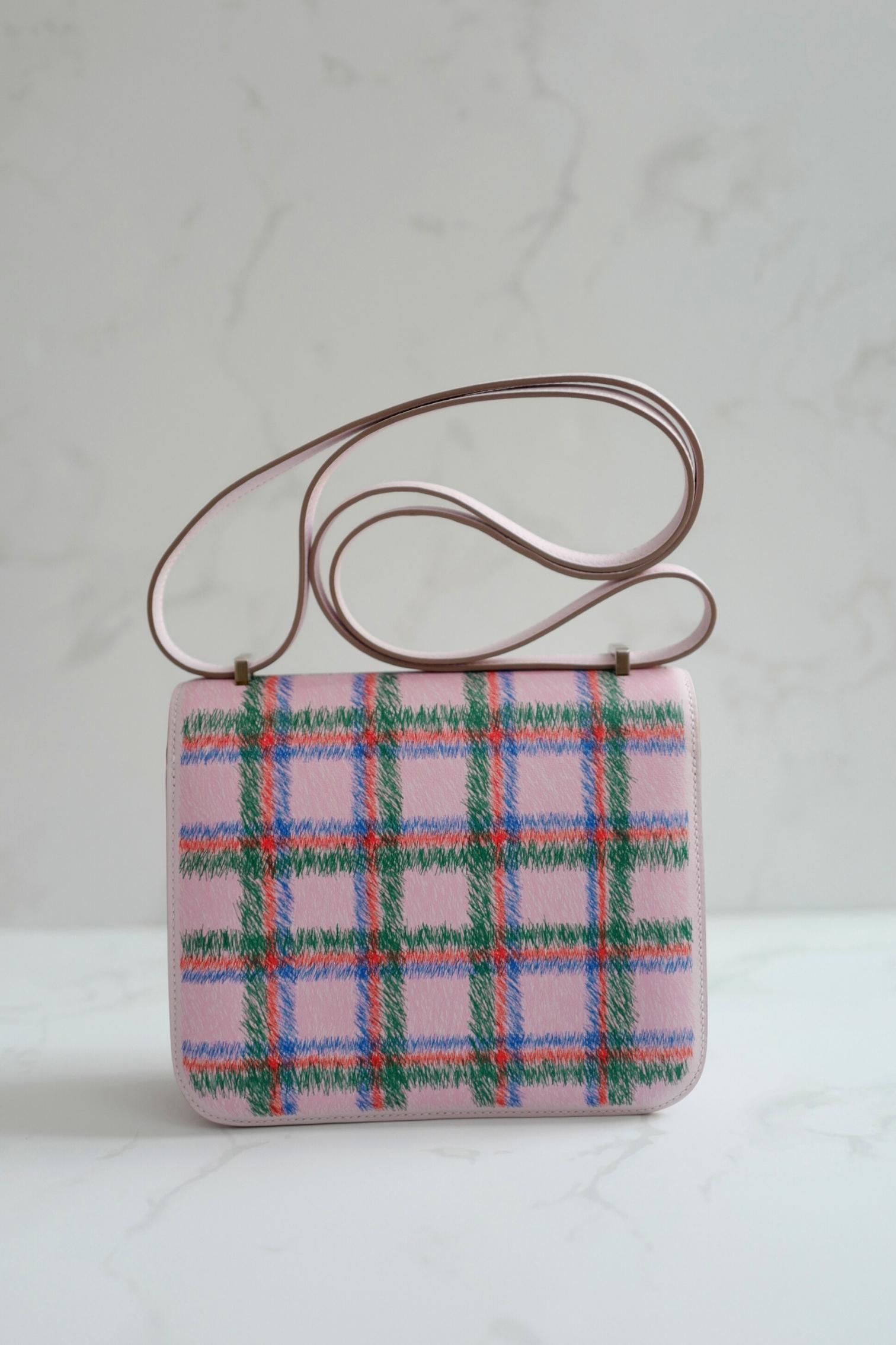 BNIB Hermès Constance 18 Mirror Tartan Borsa a spalla in pelle rosa PHW In condizioni Nuovo in vendita a Forest Park, GA