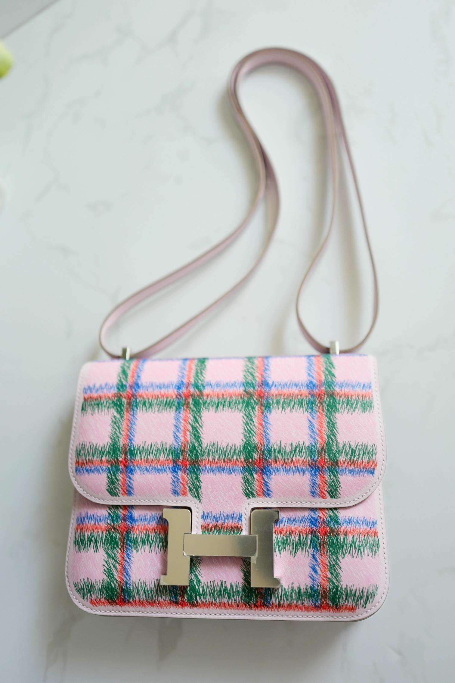 da uomo o donna BNIB Hermès Constance 18 Mirror Tartan Borsa a spalla in pelle rosa PHW in vendita