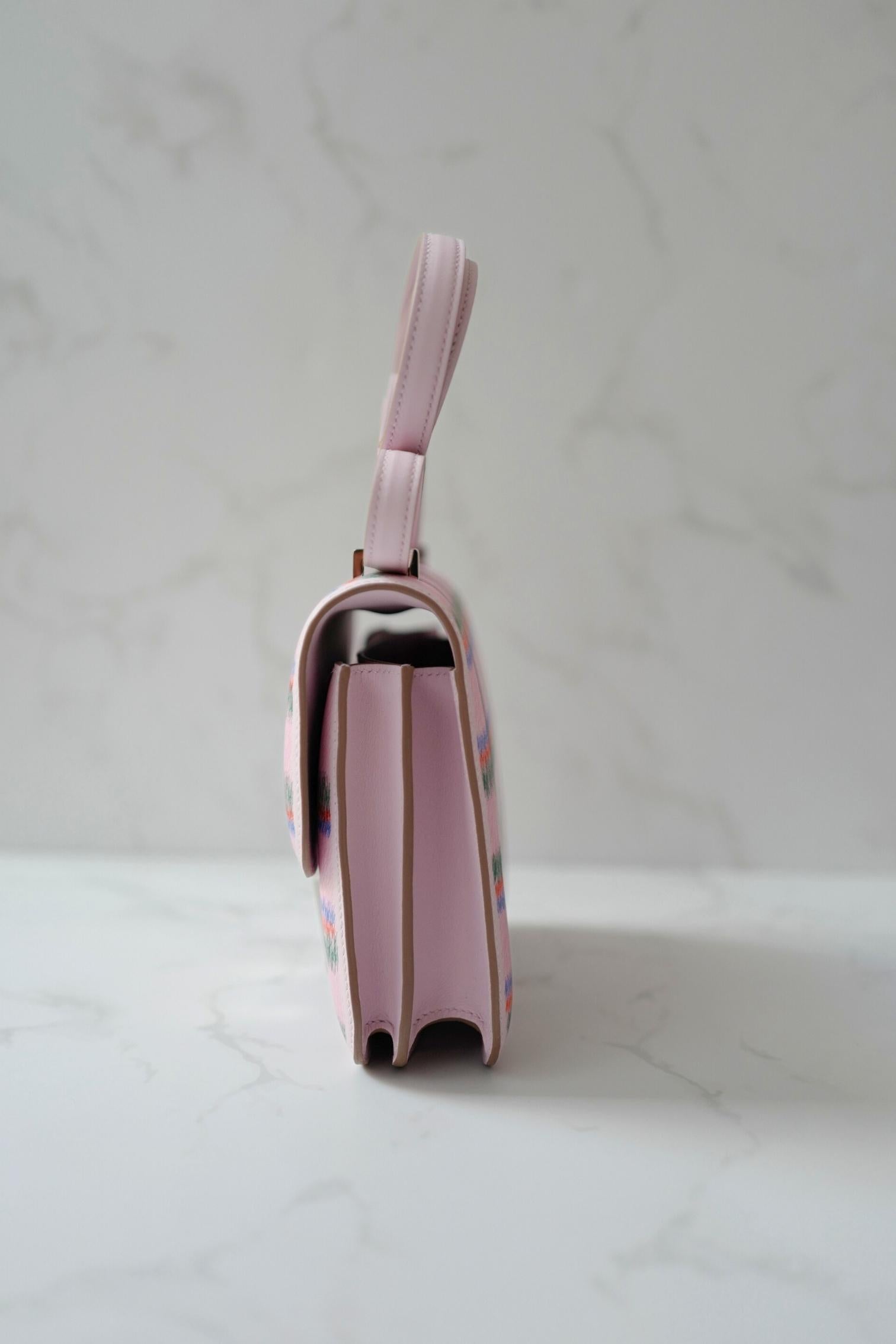 BNIB Hermès Constance 18 Mirror Tartan Borsa a spalla in pelle rosa PHW in vendita 4